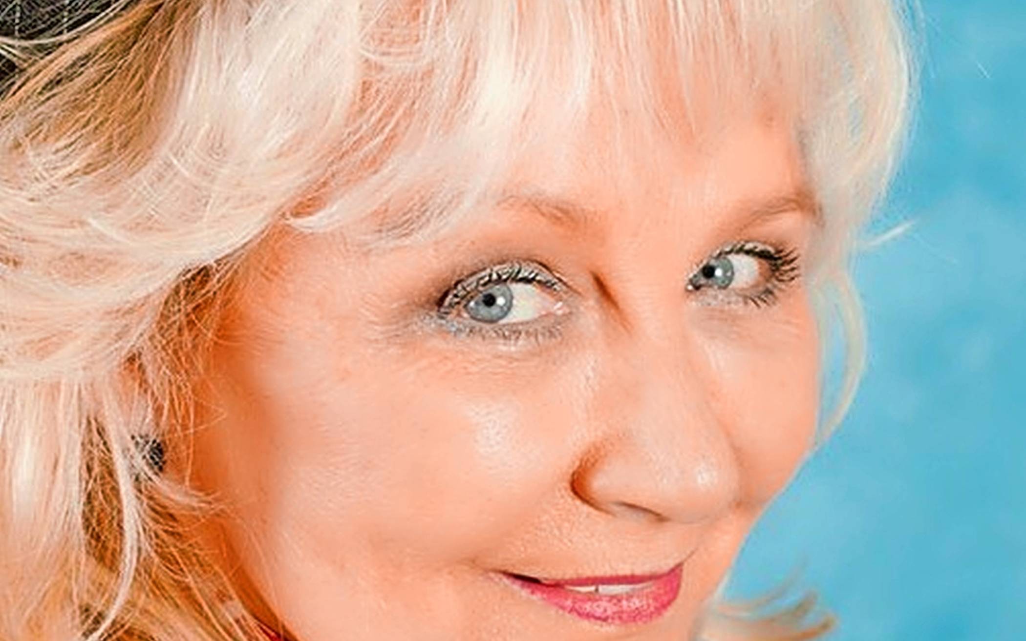  Zweimal beim Grevenbroicher Weihnachtsmarkt auf der Bühne: „Die Kölsche Nachtigall Rosita“.  