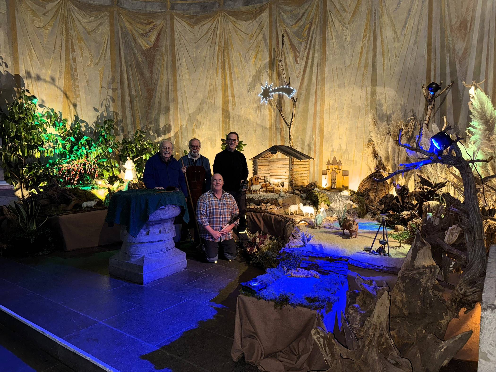 Traditioneller Krippenaufbau in der Klosterbasilika Knechtsteden abgeschlossen