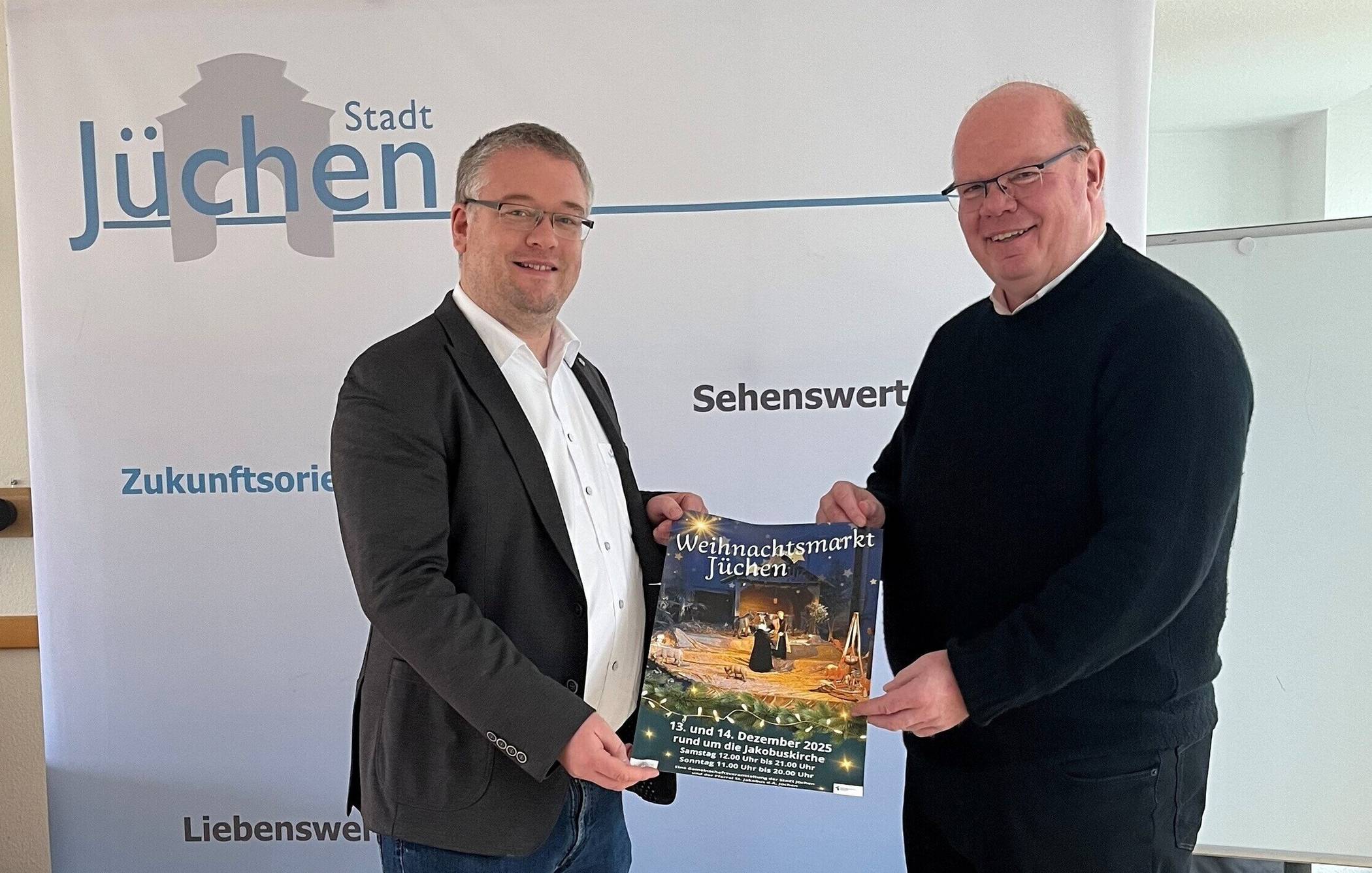 Bürgermeister Philipp Sieben und Pfarrer Ulrich Clancett freuen sich auf den Jüchener Weihnachtsmarkt. 