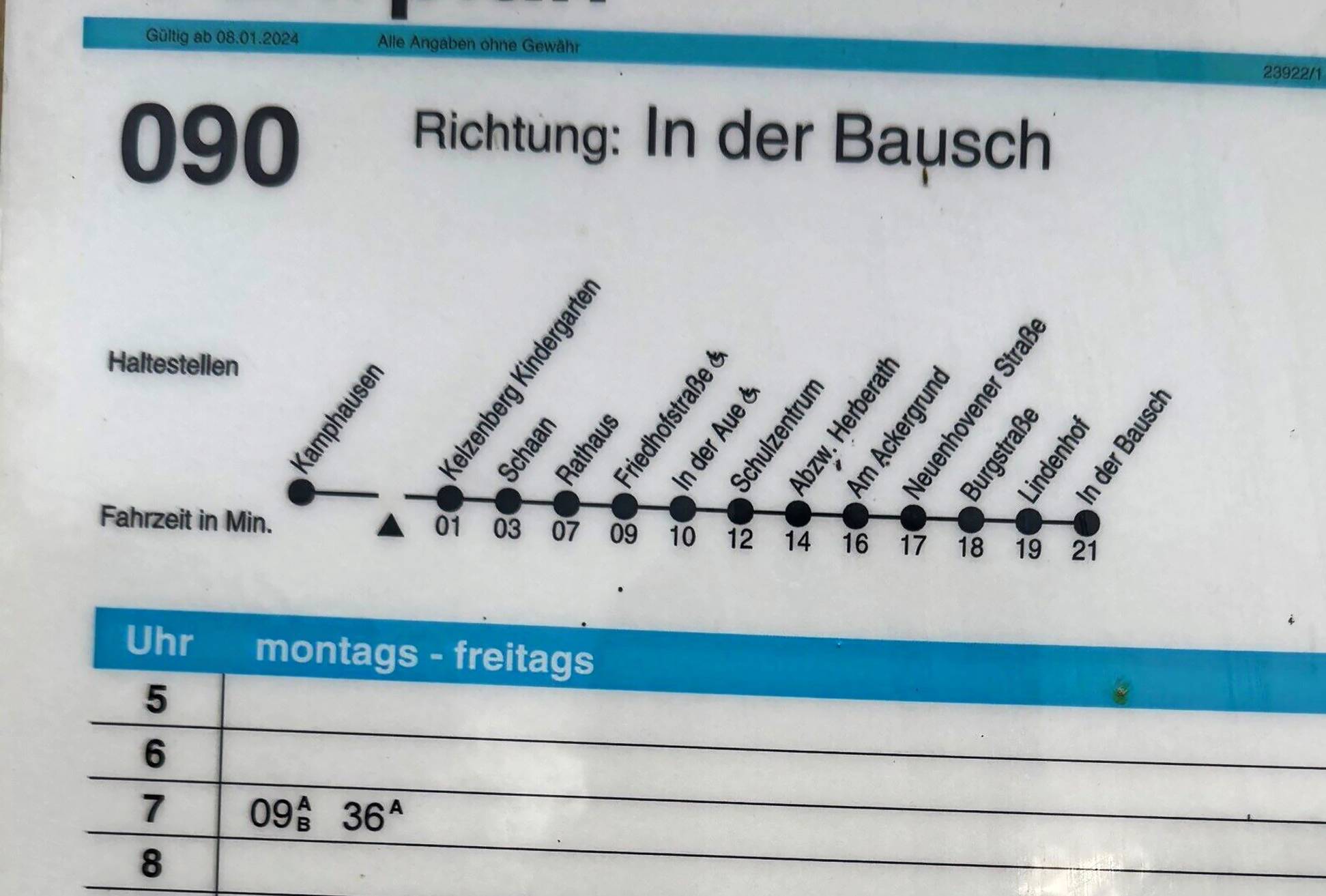  Verzwickte Lage: Der eine Bus ist zu früh und die Kinder wären eine Zeit lang unbeaufsichtigt an der Schule, der andere Bus ist hingegen (meistens) zu spät. 