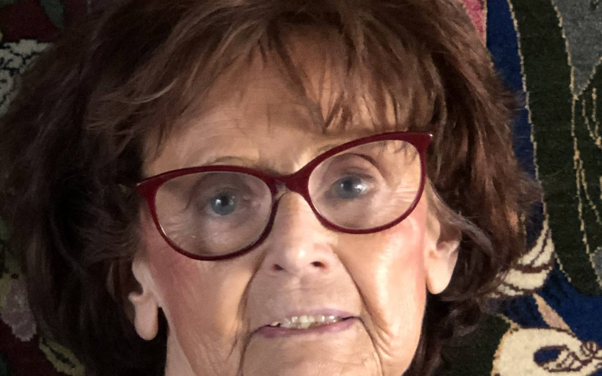 Ursula Kwasny und das Jesus-Kind in der Krippe