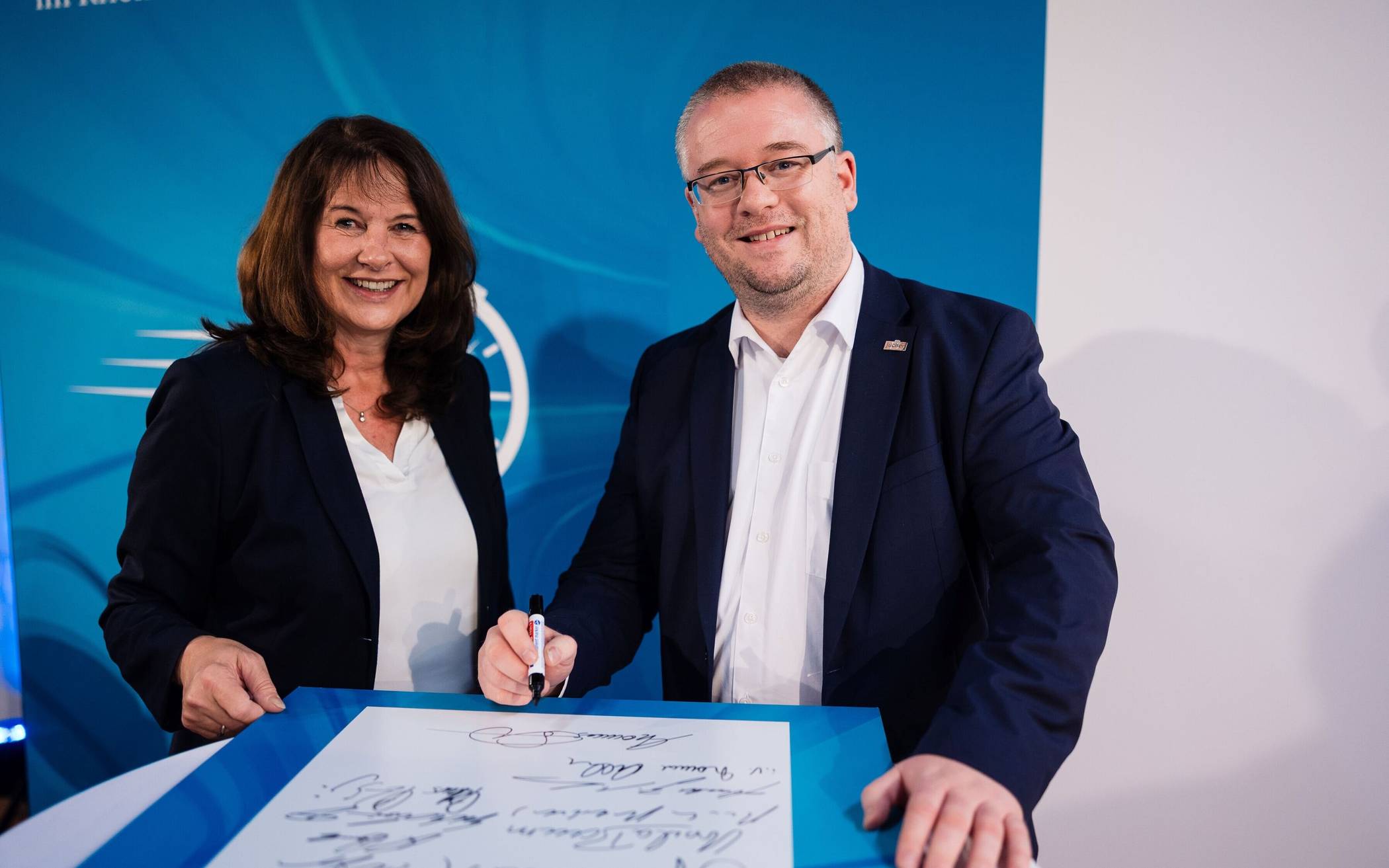 Im Beisein von Silke Hauser, Bereichsleiterin