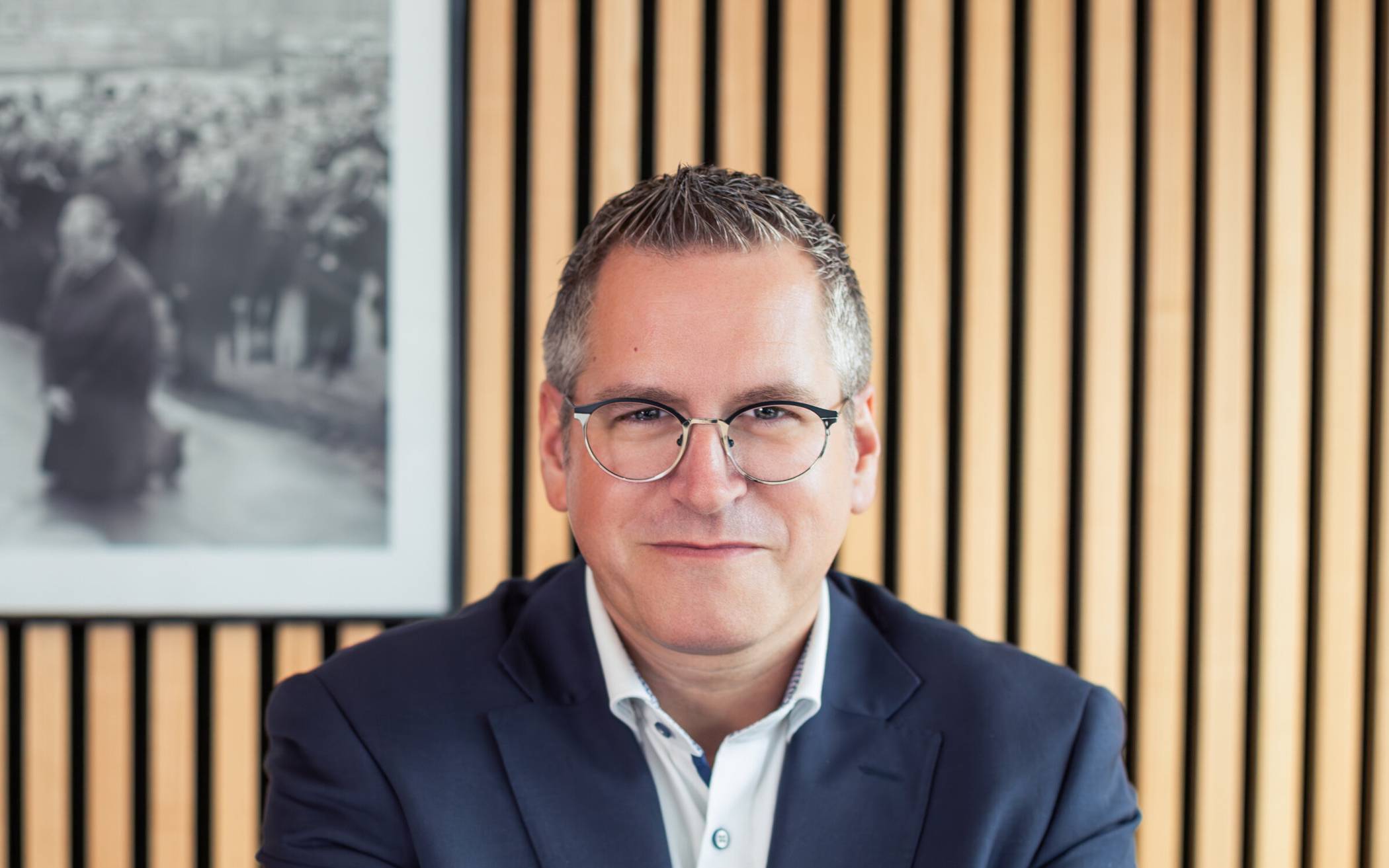  Sascha Solbach, Bürgermeister Stadt Bedburg, freut sich über die Hilfen für Starkregen-Opfer. 