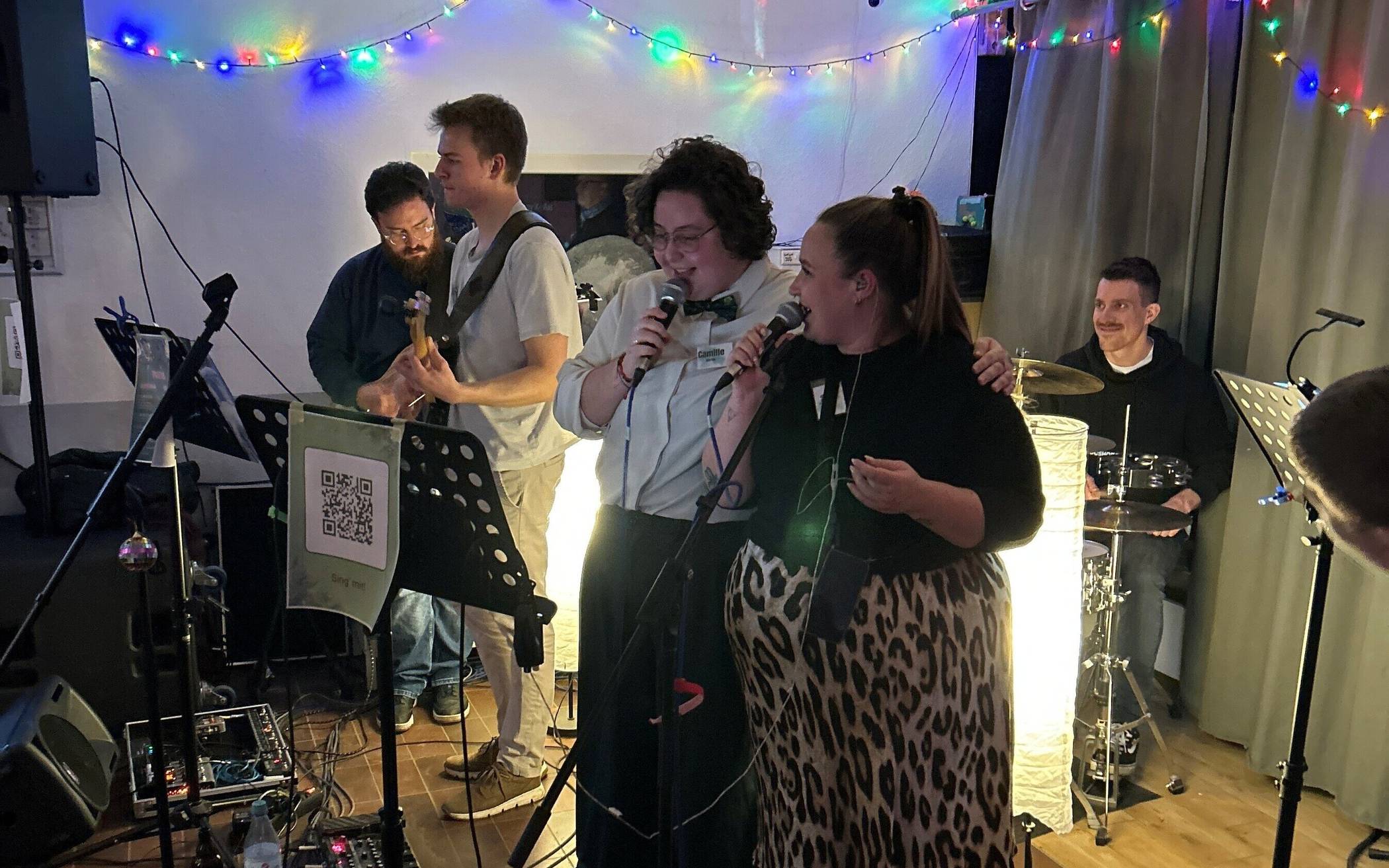 Bamm-Leiterin Cerise Beermann und eine Gruppe