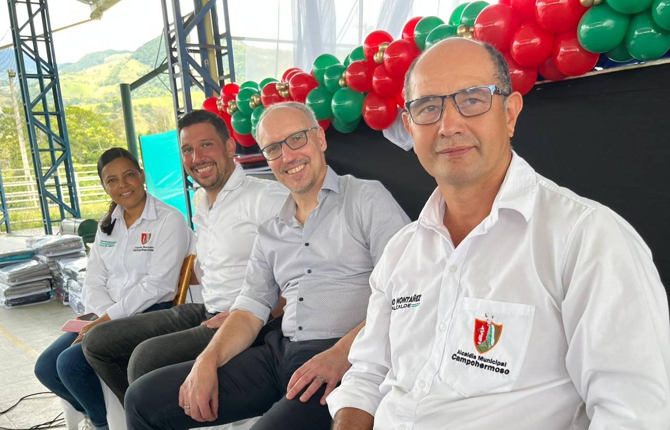  Besuch des Kreises im kolumbianischen Campohermoso (von links): Paola Vanegas, Thiago de Carvalho Zakrzewski, Marcus Temburg und Bürgermeister Dario Montañez.  