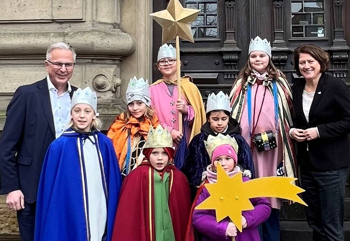Sternsinger bringen Segen in die Kreisverwaltung