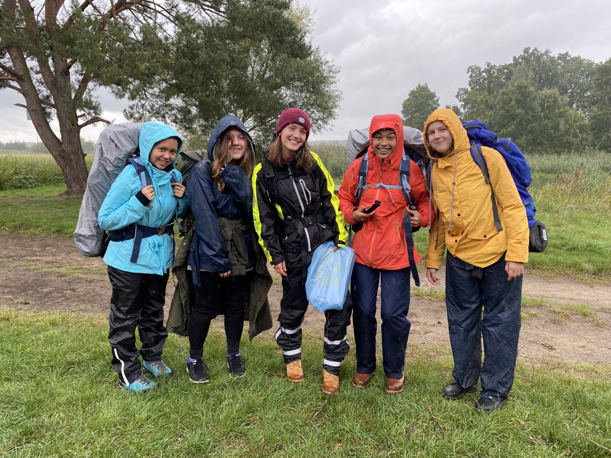Wie diese Schülerinnen der Nelson-Mandela-Schule Berlin werden auch die Jüchener Gymnasiasten auf Expedition gehen.