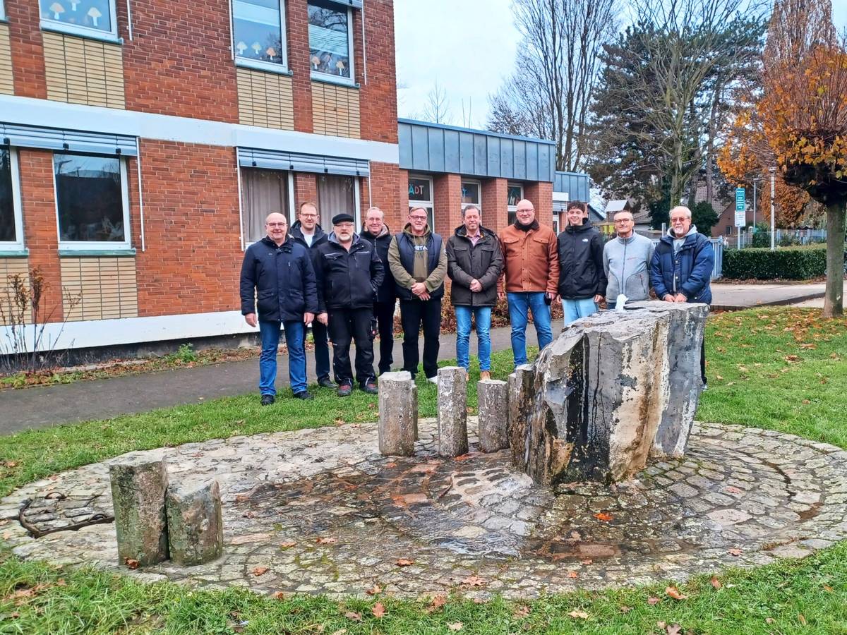 Grenadiere bringen stillgelegten Brunnen wieder ans Laufen