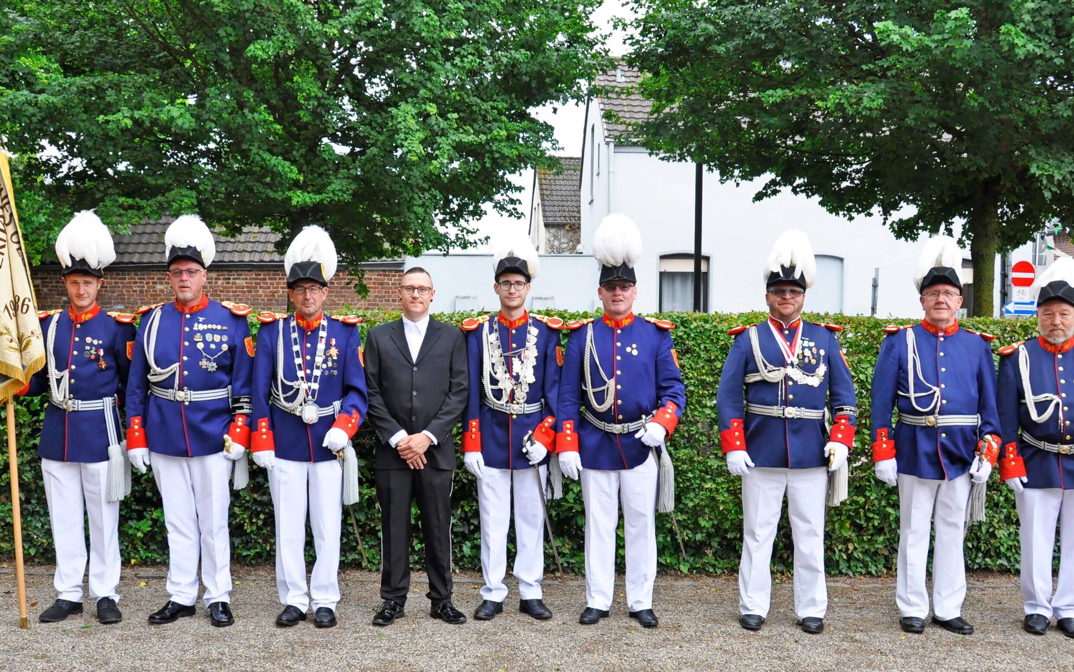 Auch die Grenadierfahne „Blaue Jungs“ feiert in diesem Jahr ihr 90-jähriges Bestehen im Kapellener Regiment.