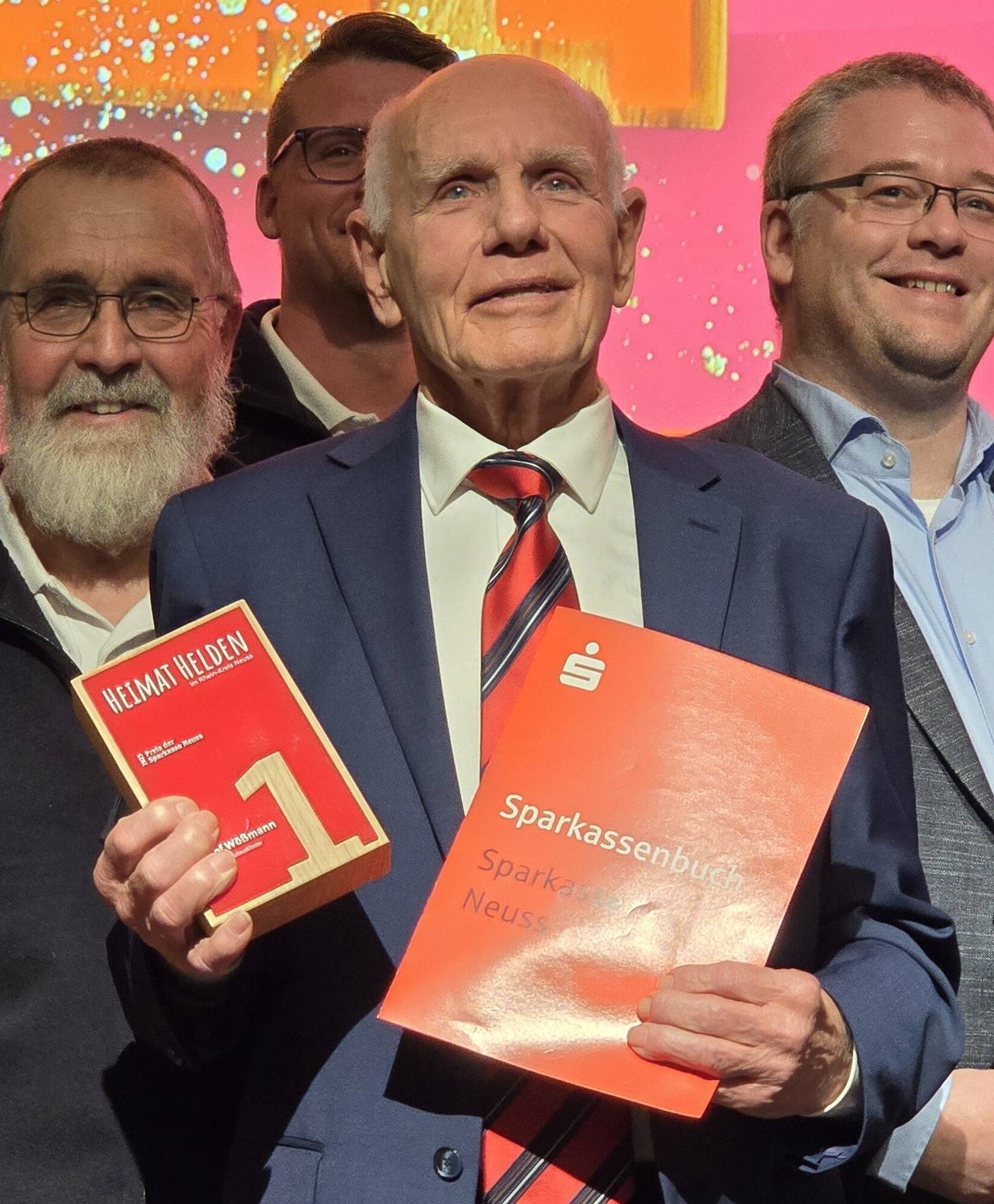Josef Wößmann, Herz und Seele der Backstube des Nikolausklosters, ist der „HeimatHeld“ 2025.   