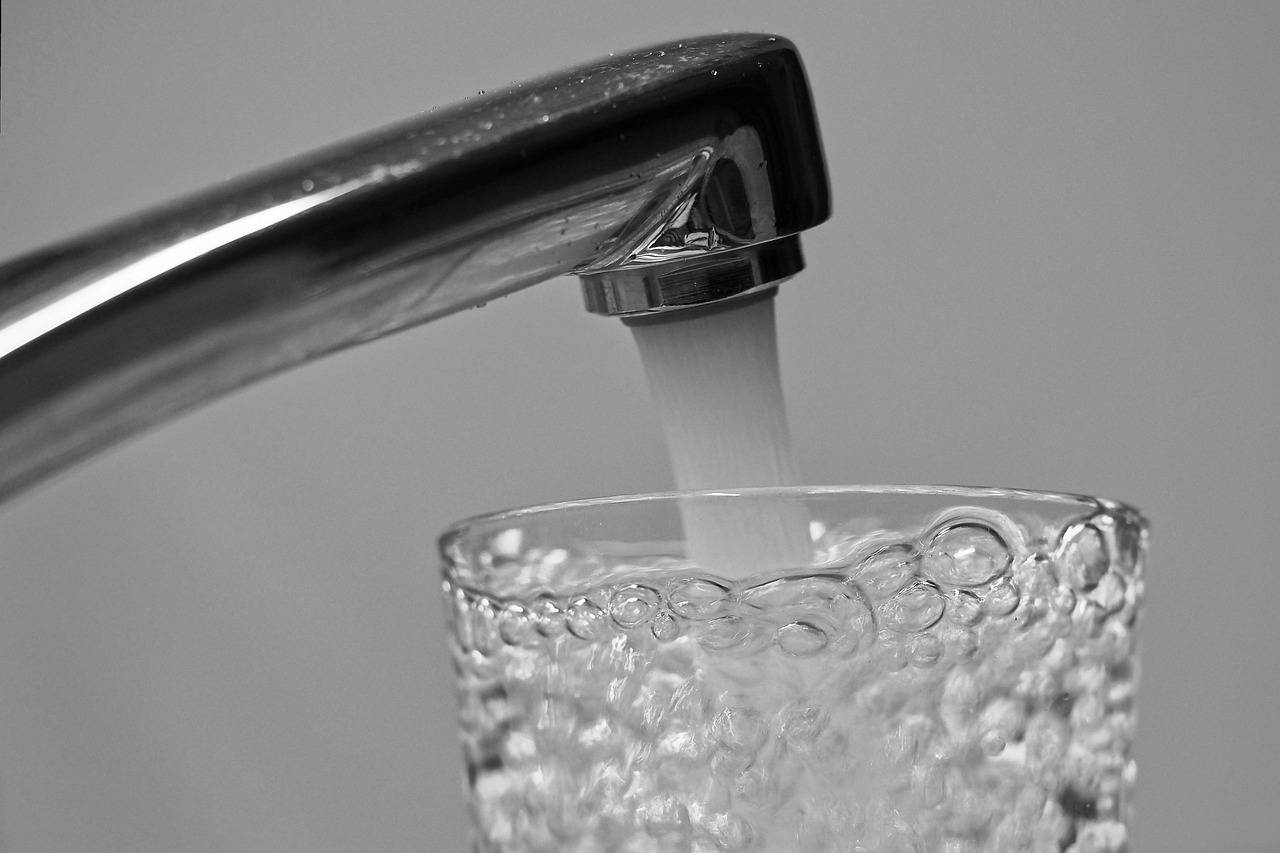 Warum man gerade bei der Arbeit ausreichend viel trinken sollte