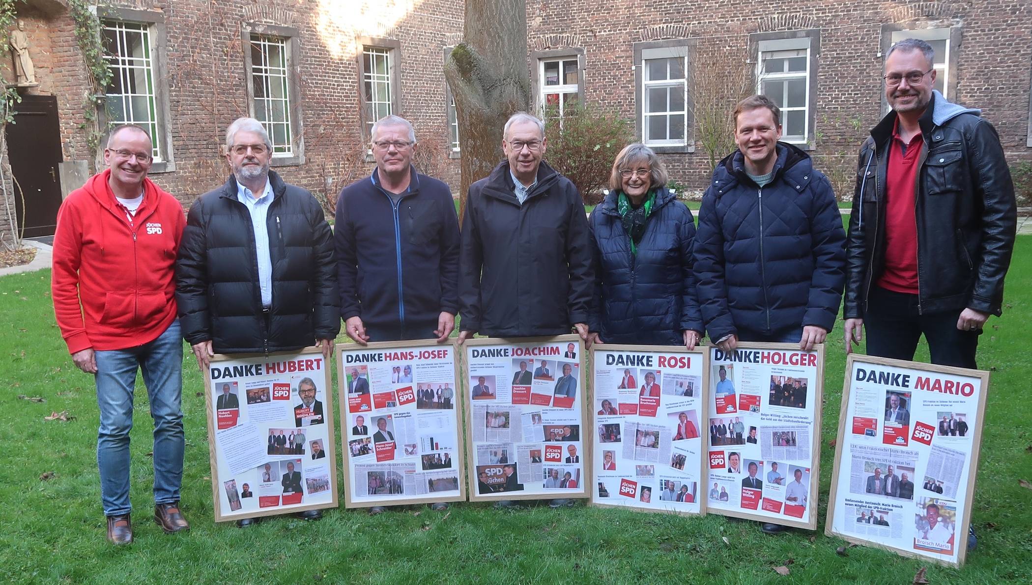  SPD-Fraktionsvorsitzender Norbert John (l.) würdigte die ehemaligen SPD-Ratsmitglieder Hubert Noehlen, Hans-Josef Schneider, Joachim Drossert, Rosi Bruchmann, Holger Witting und Mario Broisch (von links) für ihre Verdienste . 