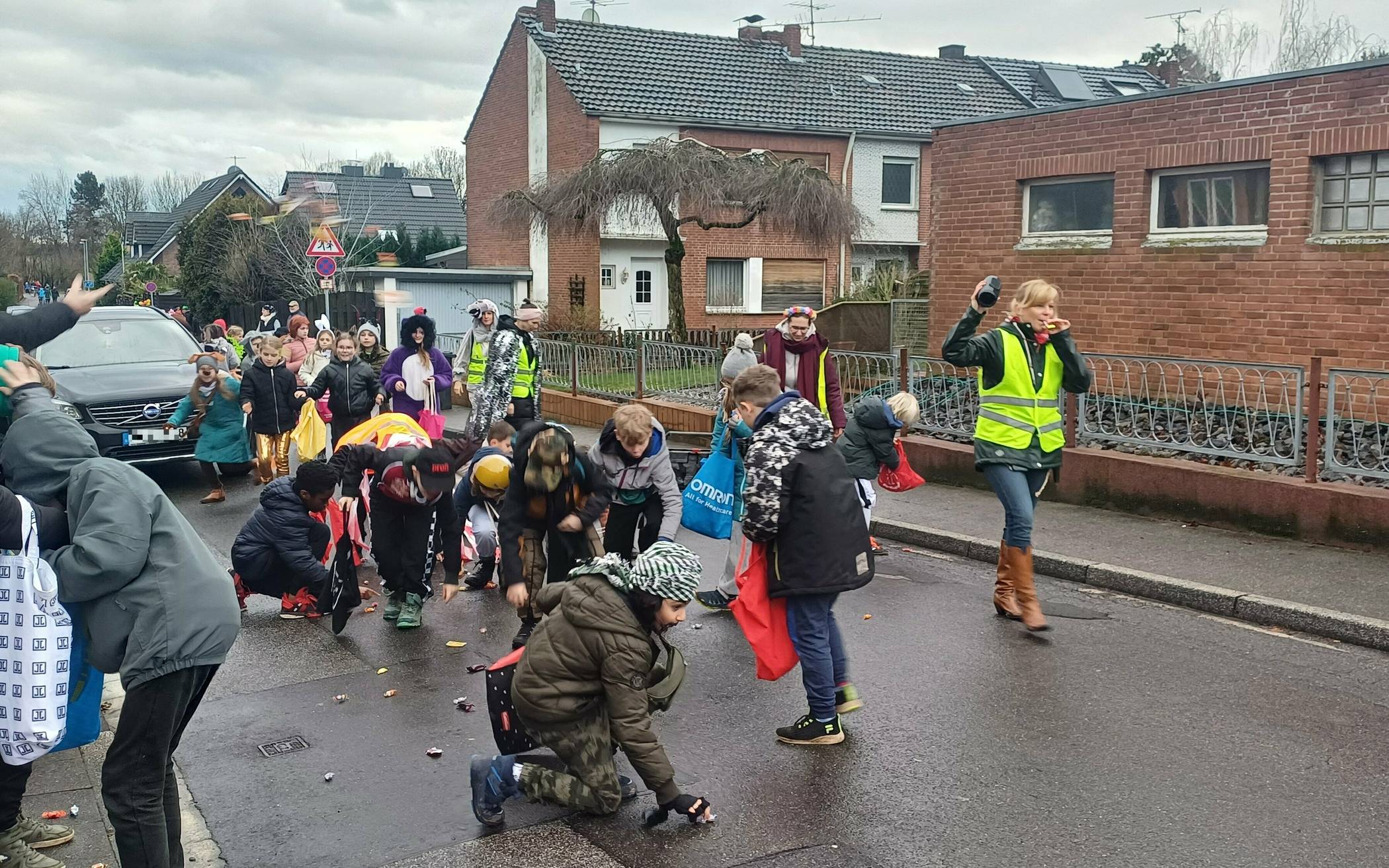 Kleine Jecken hoffen auf viel Kamelle