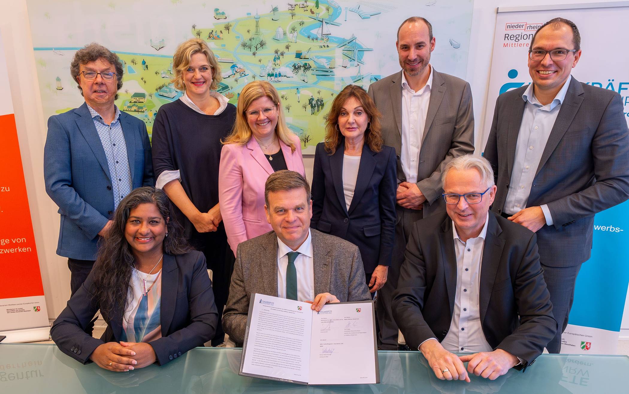  Im Kreishaus wurde jetzt eine Kooperationsvereinbarung zwischen der "Region Mittlerer Niederrhein" und der "Fachkräfteagentur International NRW" unterzeichnet. 