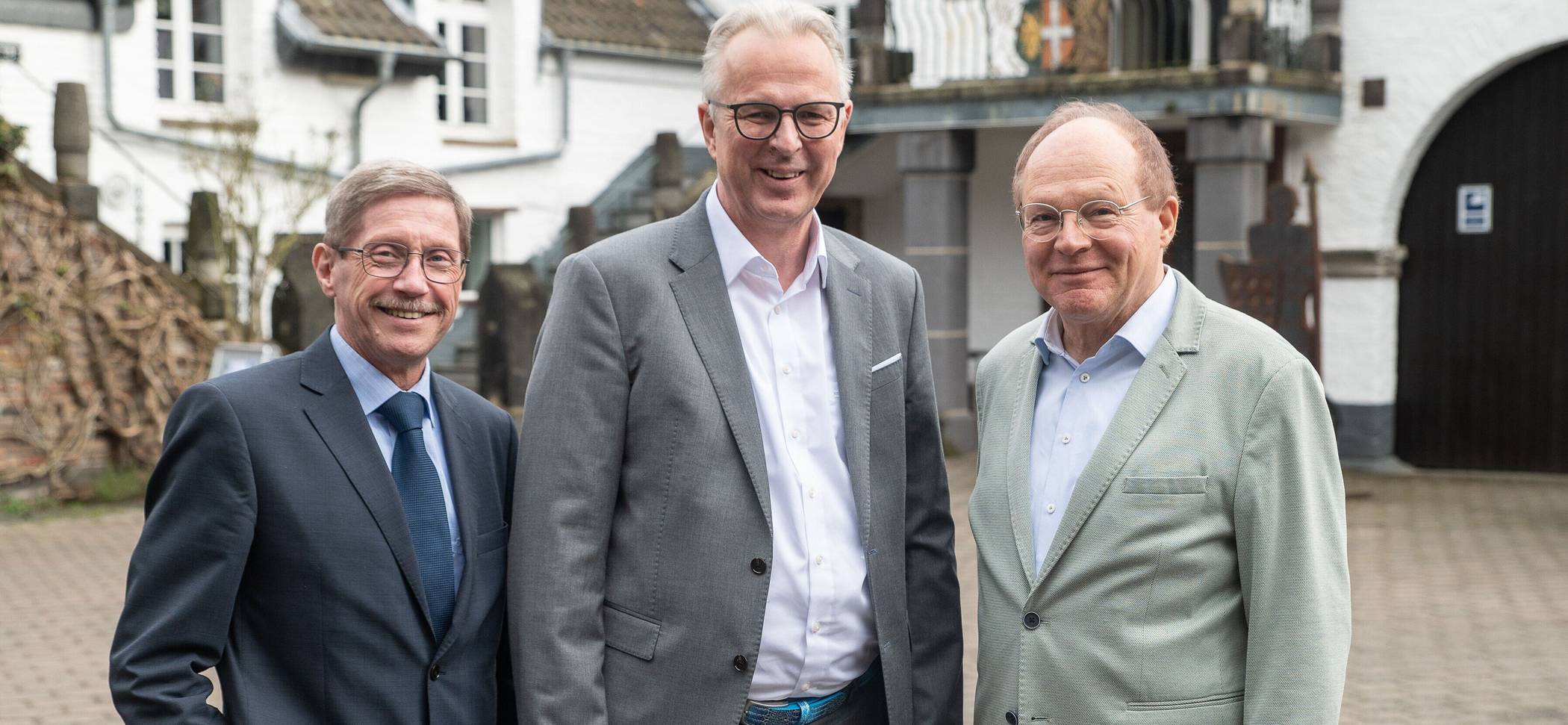  An der Spitze der CDU-Regionalratsfraktion in der neuen Wahlperiode (von links): Manfred Läckes, Dirk Brügge und Ewald Vielhaus. 