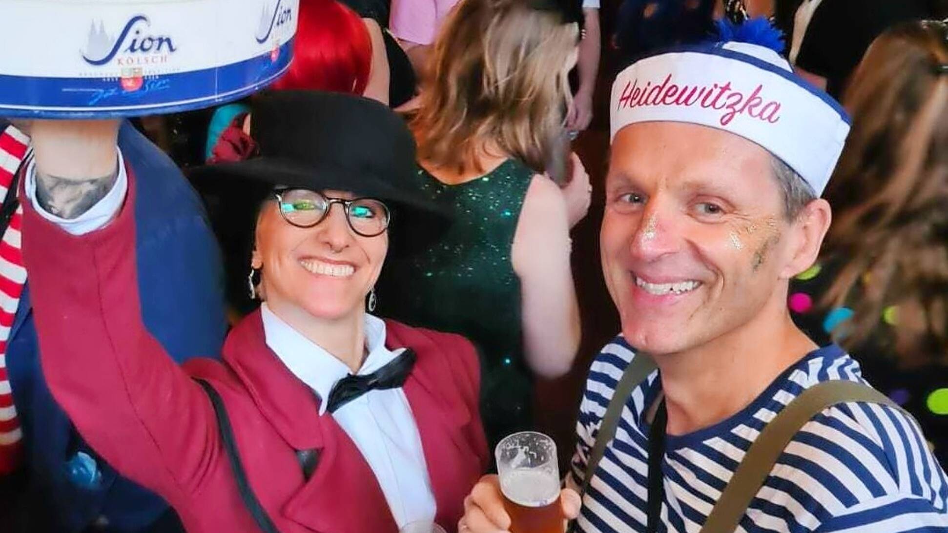  Pastor Borries: „Ich gehe mehrere Tage in Köln Karneval feiern, immer in Veedelskneipen, wo nur Kölsch Musik gespielt und viel mitgesungen wird.“ 