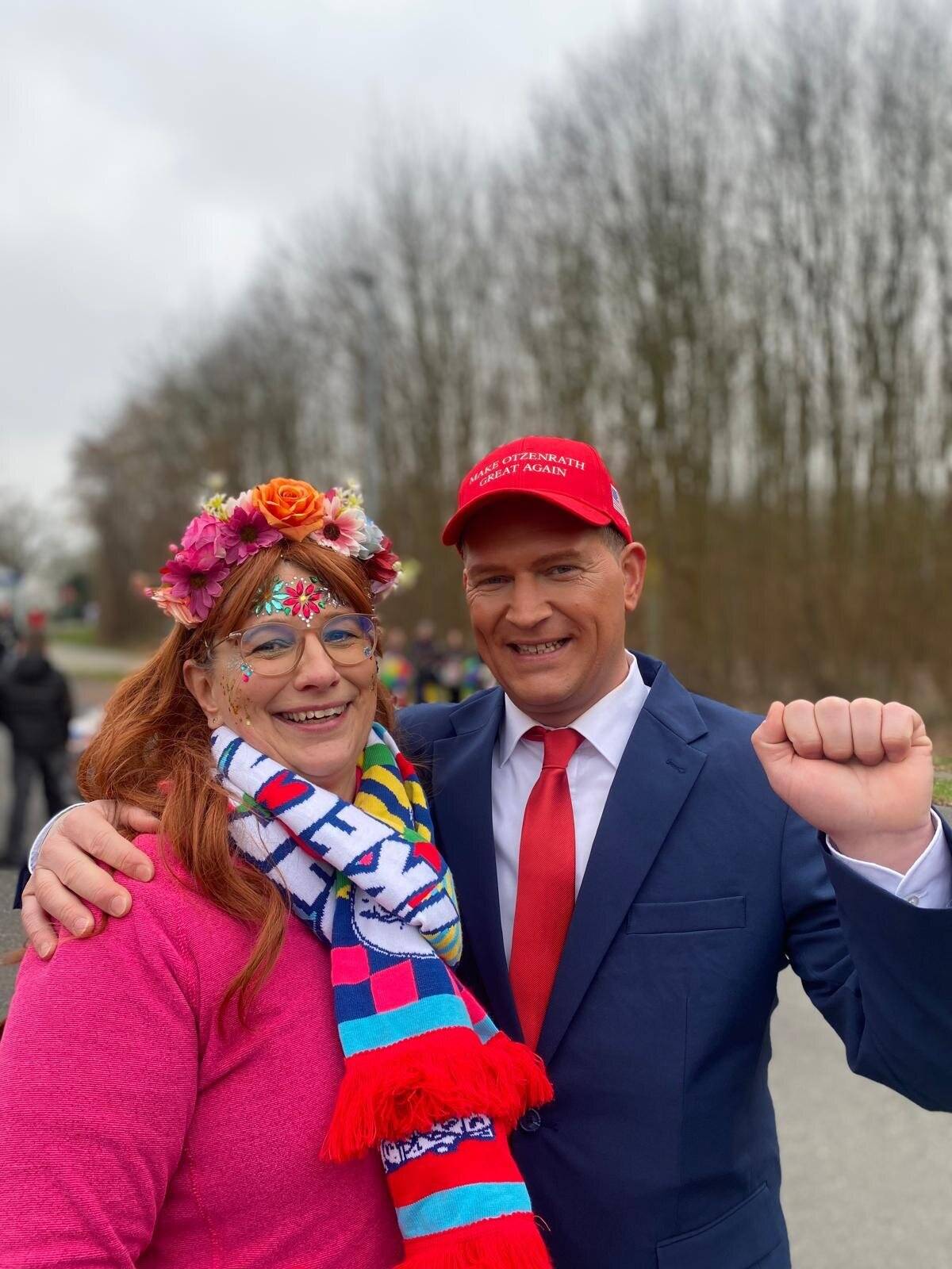  Karnevalsprinz Christian Schrey zusammen mit „Jugend en de Bütt“-Geschäftsführerin Nicole Ceglarek.  