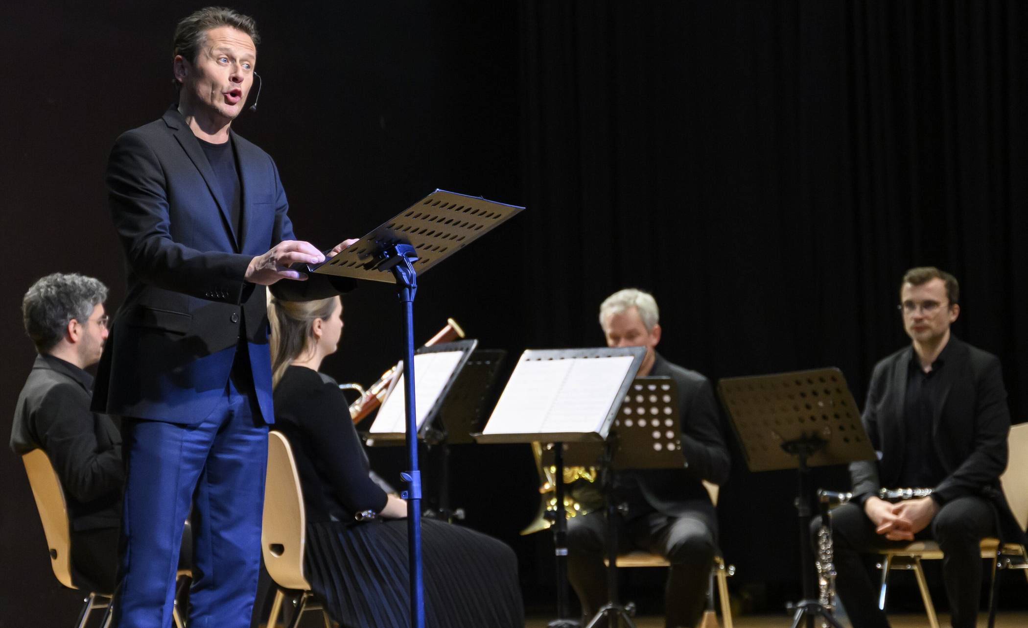 Roman Knižka und das Ensemble "OPUS 45" gestalteten auf Einladung des Kreises die musikalischen Lesungen „Deutschland, siehst du das nicht? – Untergang der Weimarer Republik“.