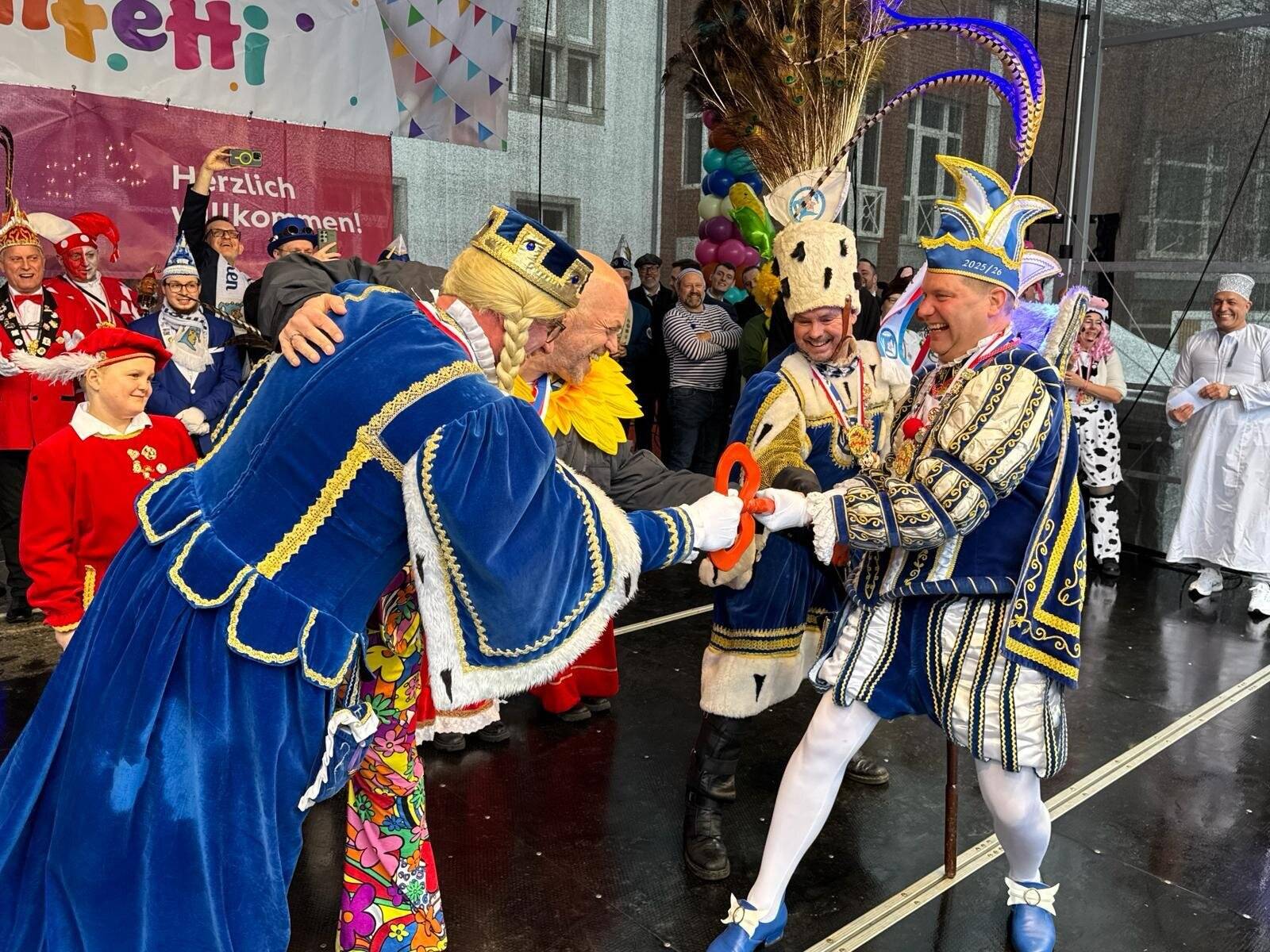 Jecken übernehmen das Rathaus