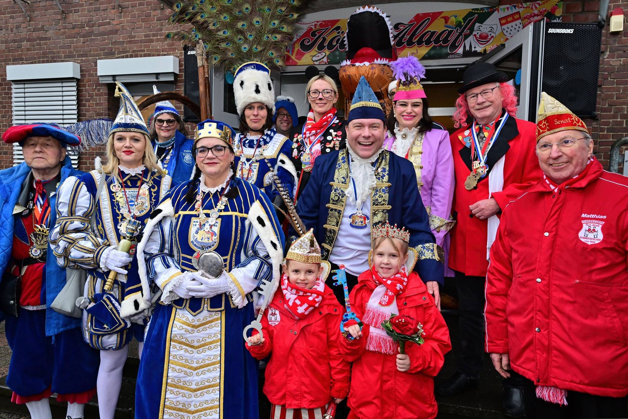 Rommerskirchen: Narren erobern die Macht im strömenden Regen