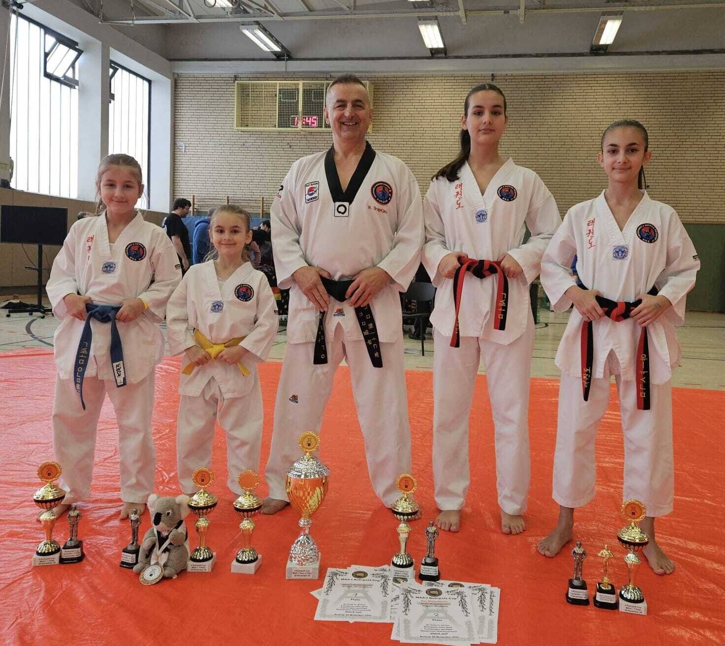 Meister Radivoj Dragoljevic und seine vier