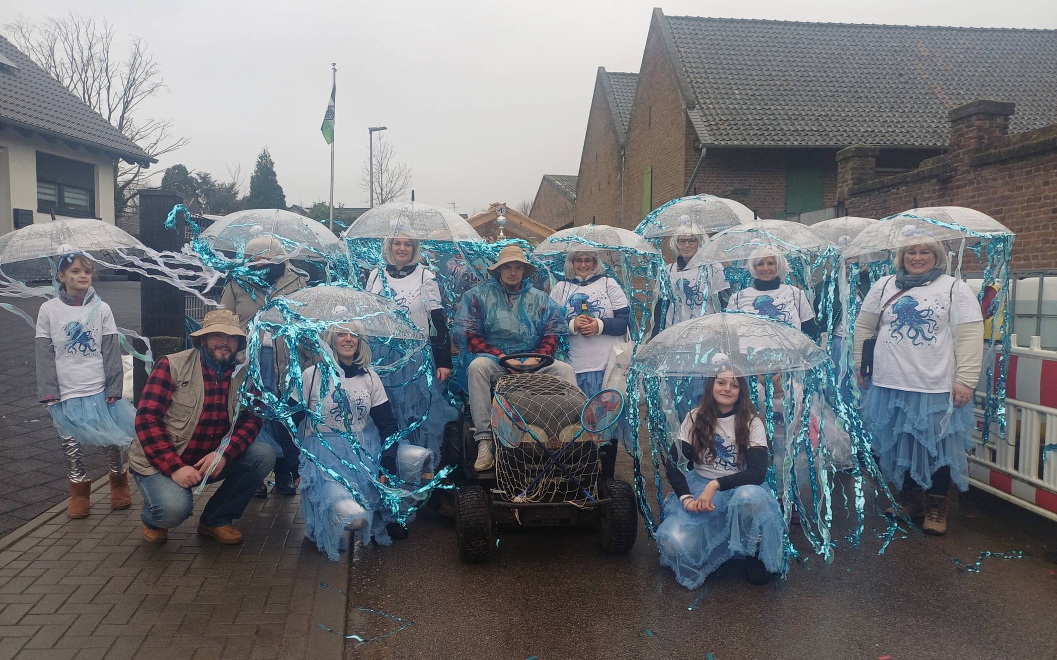 Jecken trotzten beim Rosenmontagszug dem Wetter