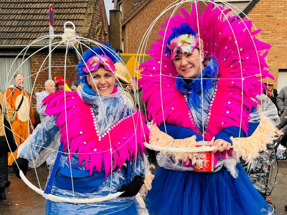 Feucht-fröhlicher Rosenmontagszug
