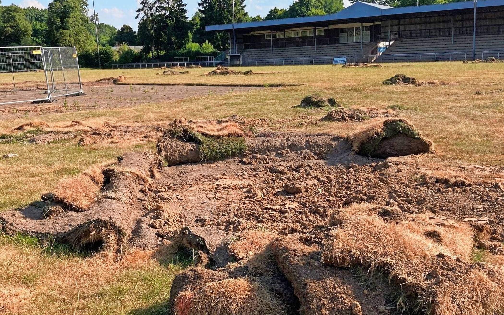  Training ist im Schloss-Stadion bis auf weiteres wirklich nicht möglich. Der TuS fand Lösungen. 