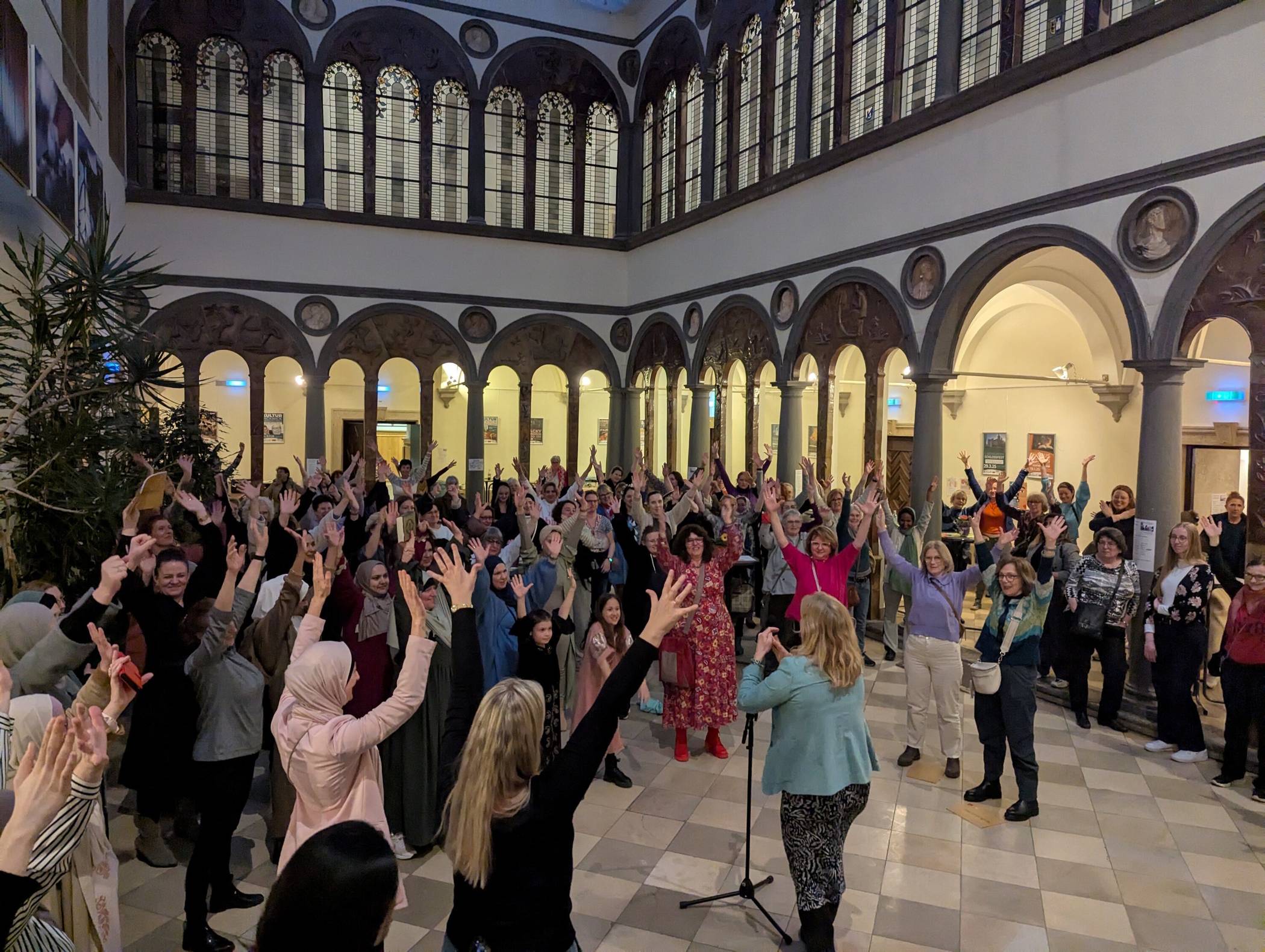 Die Stadt Bedburg lädt anlässlich des Weltfrauentages alle Frauen zur kostenfreien „Night of Women“ ins Rathaus ein.