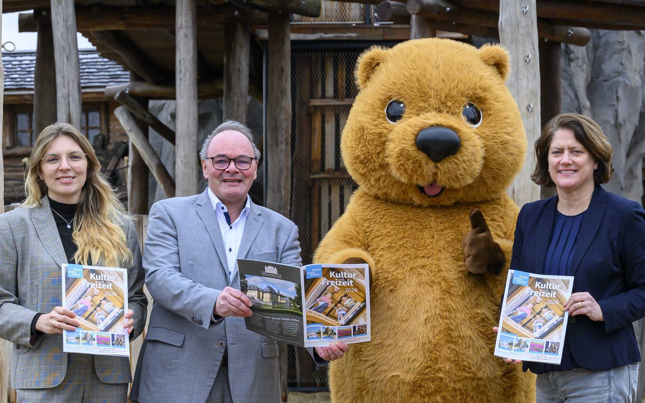 Landrätin Katharina Reinhold (rechts) stellte die