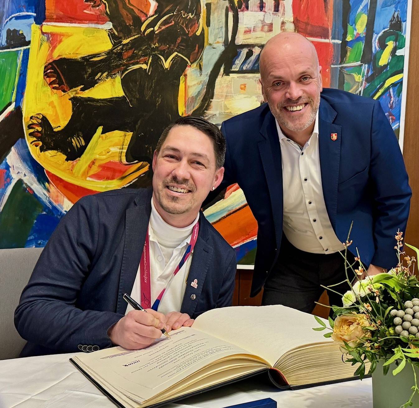 Thorsten Steinmetz trägt sich in das