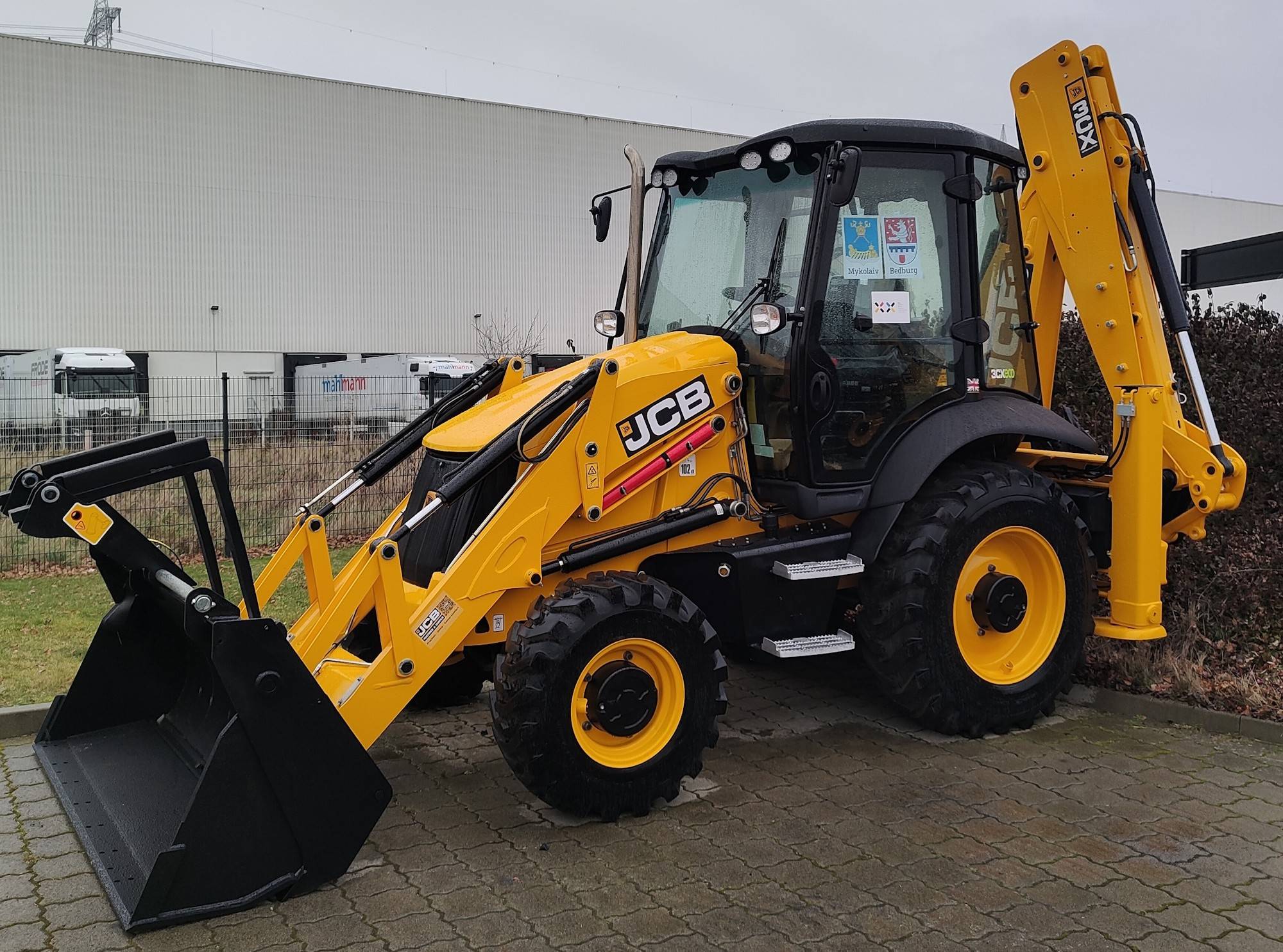  Gemeinsam mit der Stadt Bedburg unterstützen der "Lions Club Bergheim", der Deutsch-Ukrainische Verein „Blau-Gelbes-Kreuz“ sowie der Städtepartnerschaftsverein Bedburg die Hilfslieferungen in die ukrainische Partnerstadt Mykolajiw. 