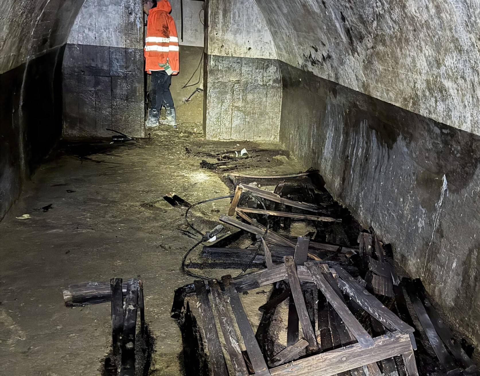 Der Schutzraum des „Rheinhausener Deckungsgraben“ mit Resten der ehemaligen Möblierung.   