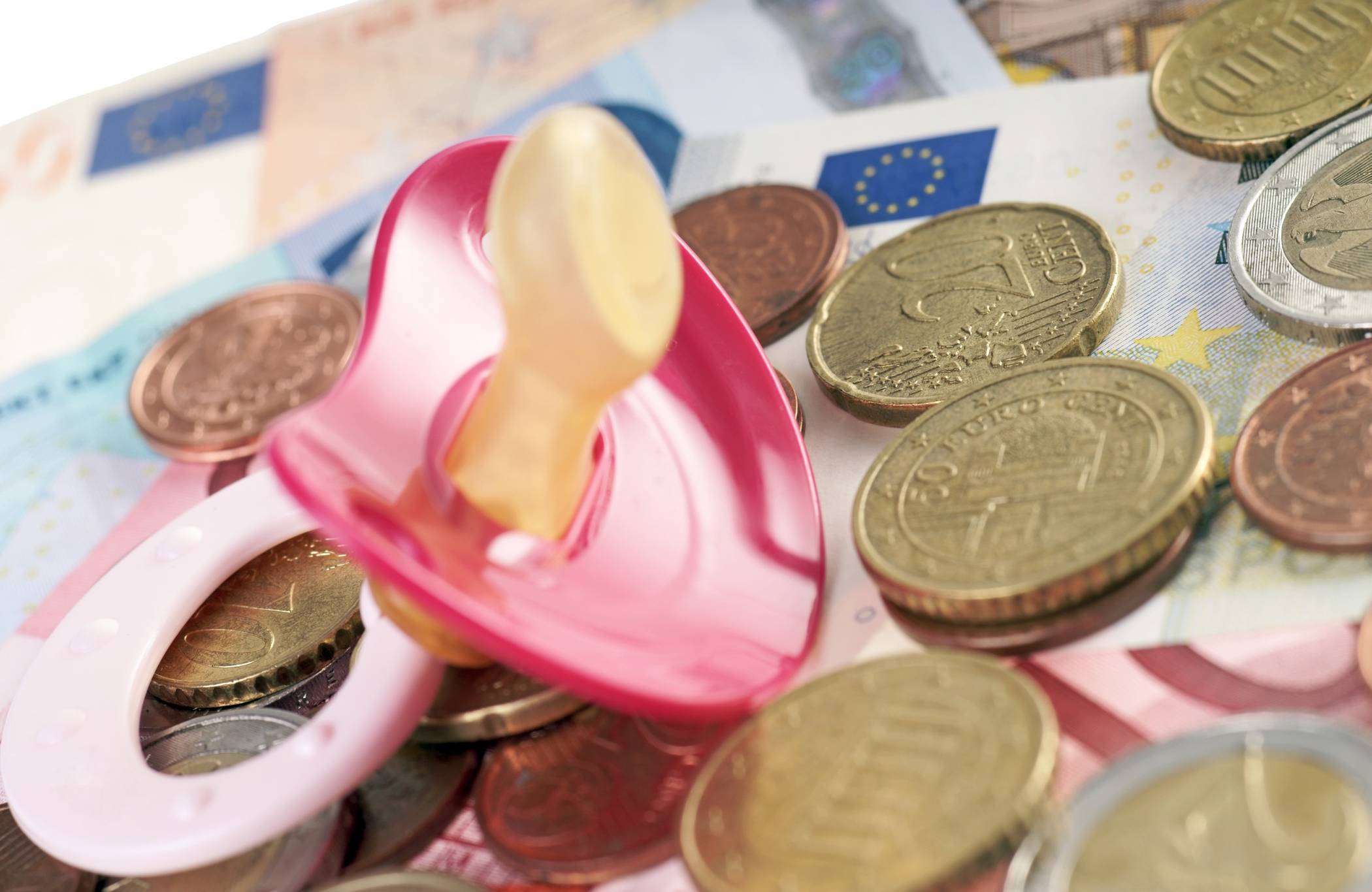 4.466 Mütter und Väter erhielten 2025 im Rhein-Kreis Elterngeld