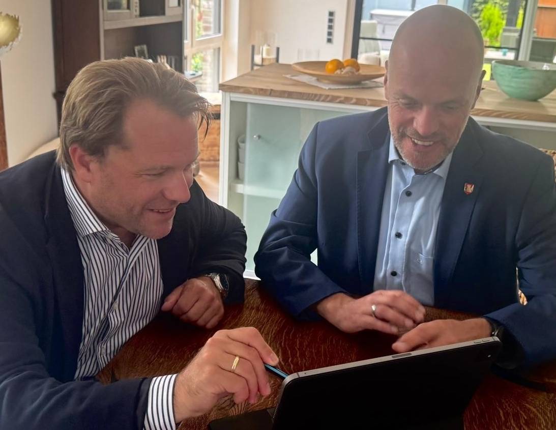 Der alte und der neue SGK-Vorsitzende: Klaus Krützen (rechts) und Martin Mertens.