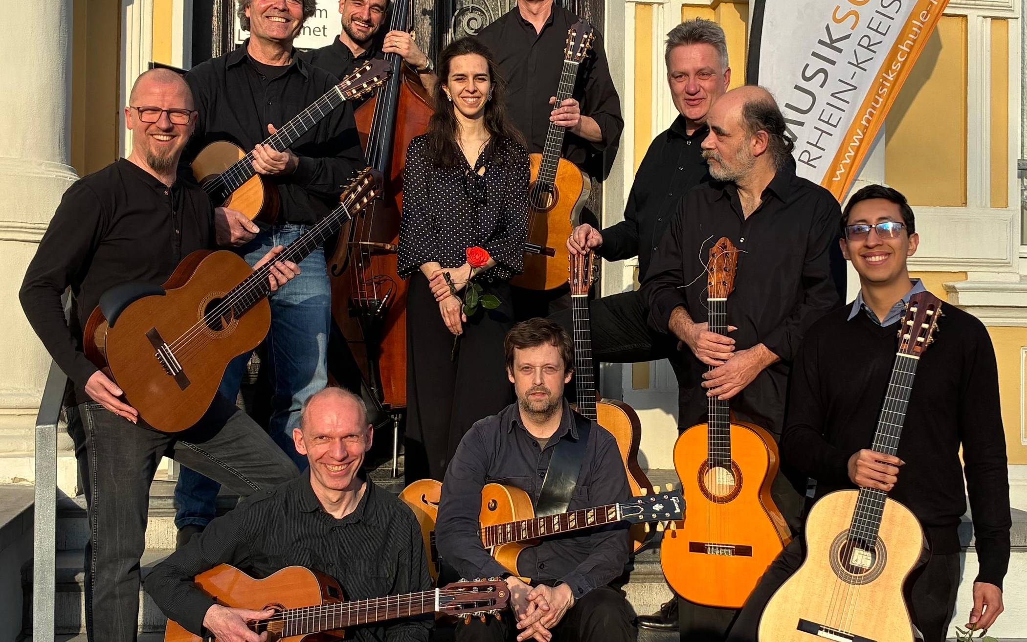 Ensemble vor der "Villa Erckens": Die