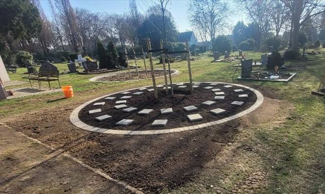 Auf dem Friedhof in Hochneukirch sind nun auch Baumbestattungen möglich.  