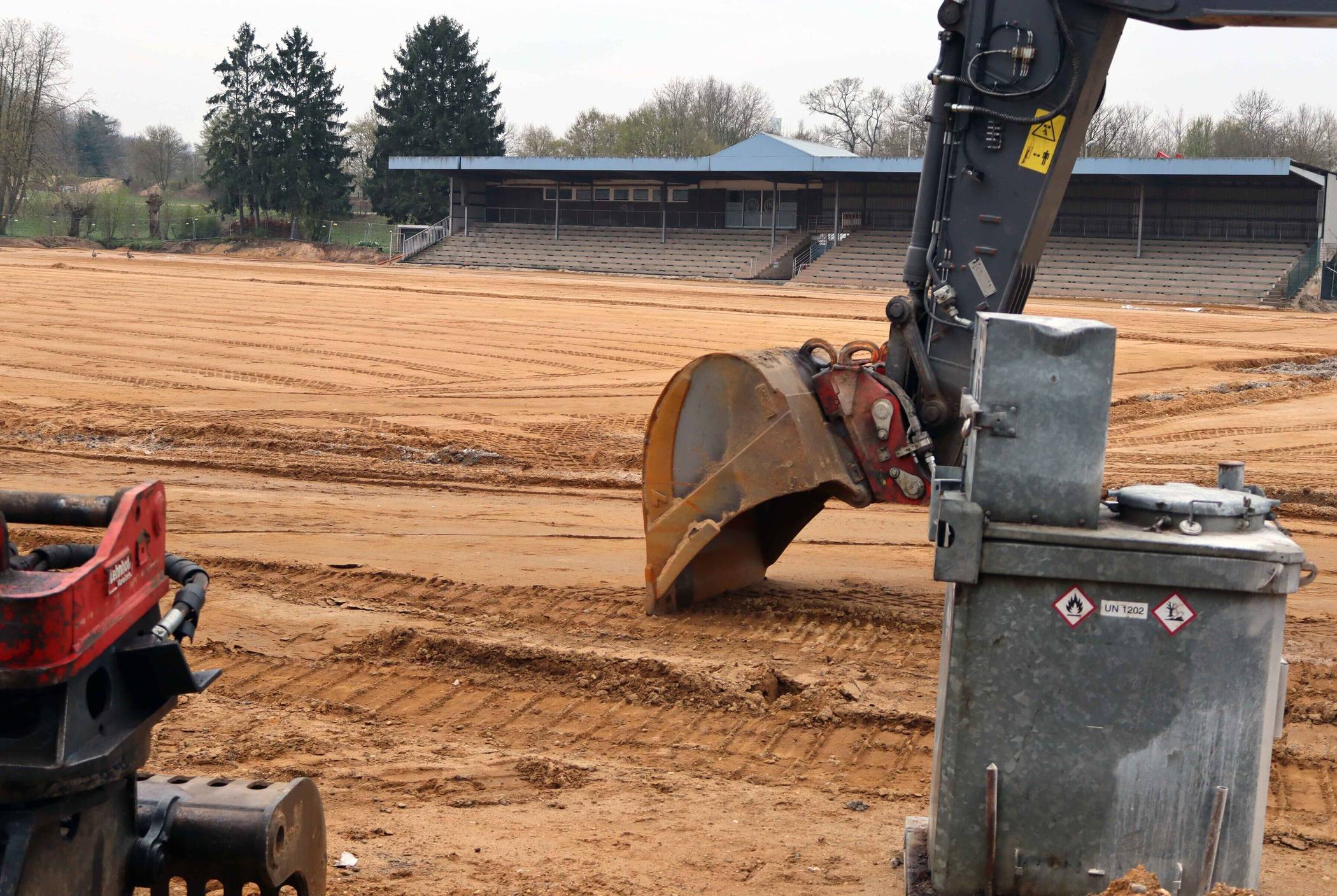 Sanierung der Tribüne am Schloss-Stadion startet Ende März