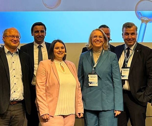 Katharina Leuffen und Mona Neubaur.