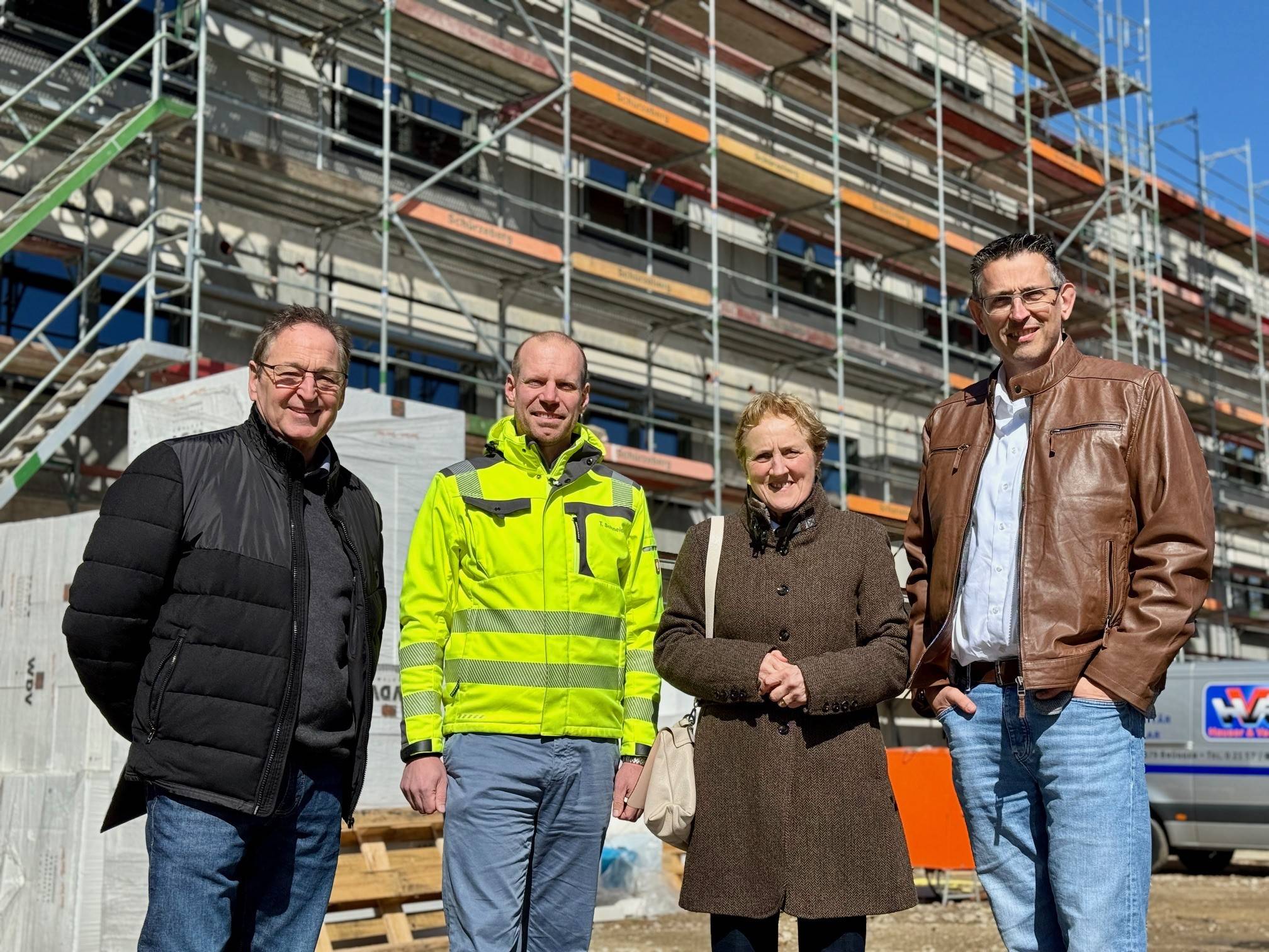  Architekt Berger, Schneider, Vorständin Stirken-Hohmann, erster Beigeordneter Meuser. 