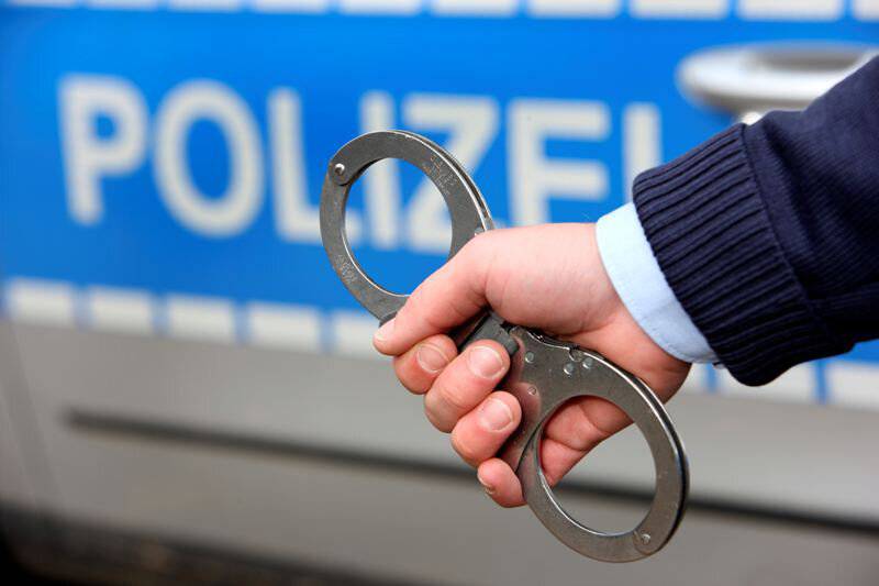 Polizei findet Einbrecher in Keller