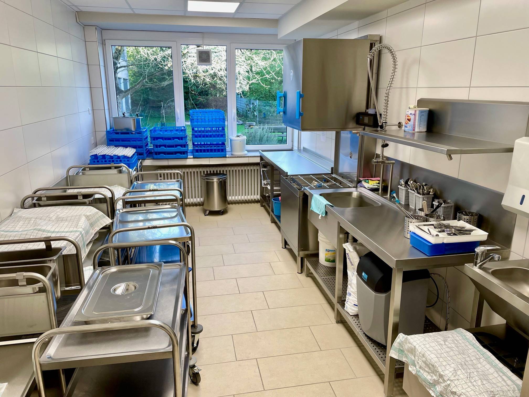  Entstanden sind eine neue Ausgabeküche, eine zusätzliche Spülküche sowie zwei Speiseräume. 