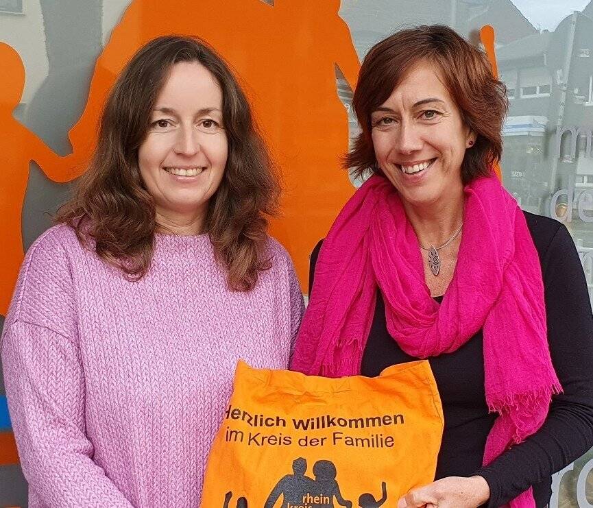  Sabine Abels und Hildegard Otten vom Jugendamt für den Rhein-Kreis besuchen Familien mit Neugeborenen in Jüchen und Rommerskirchen. 