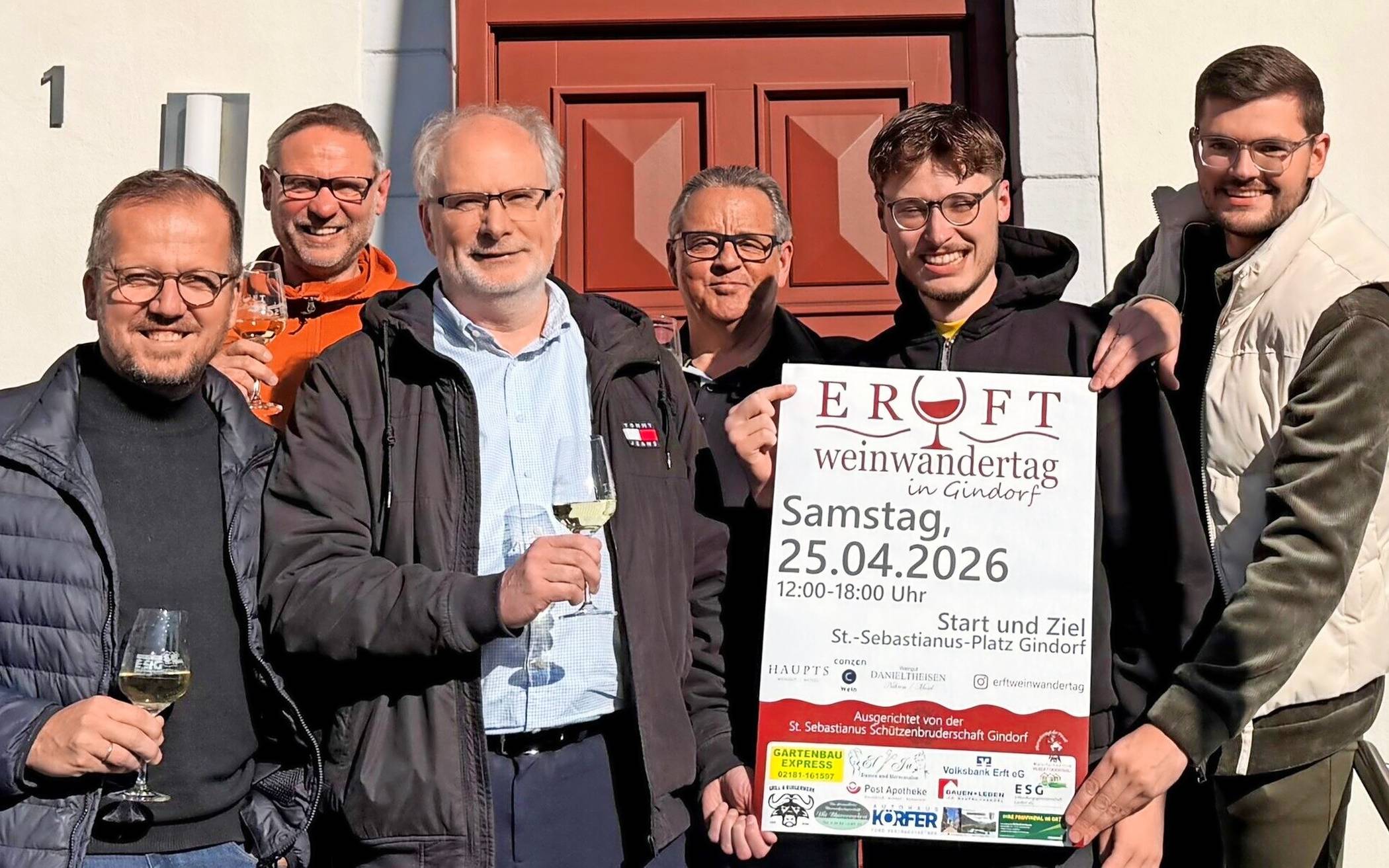 Zweiter Erft-Weinwandertag mit Weinhalter und Fischerhut