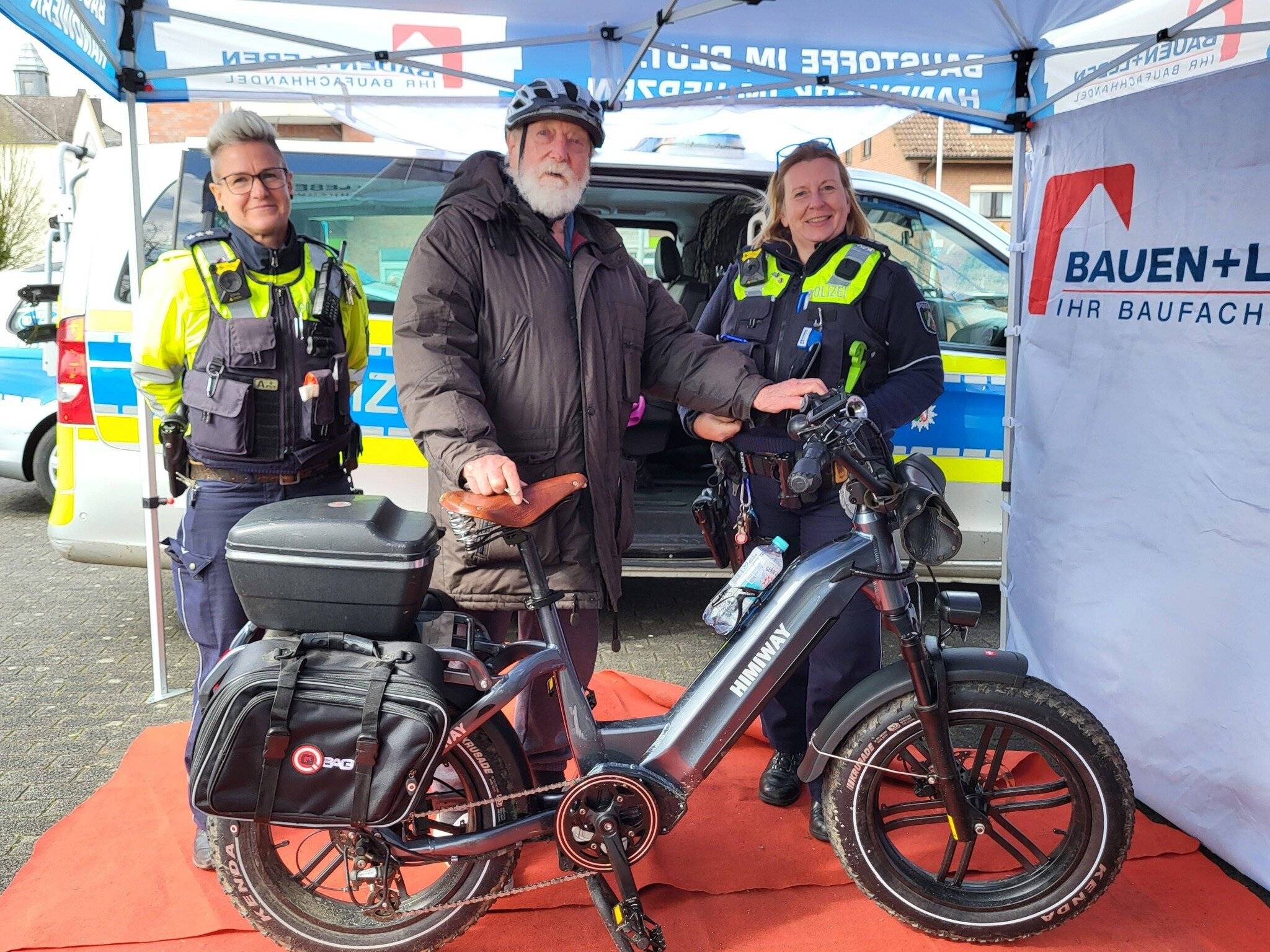 Für ein gutes Fahrrad ist man nie zu alt. Mit stolzen 91 Jahren rollte ein Teilnehmer mit dem wohl coolsten Zweirad des Tages bei der Codier-Aktion des BSV Wevelinghoven vor. Lesen Sie hierzu in der Printausagbe (e-Paper).