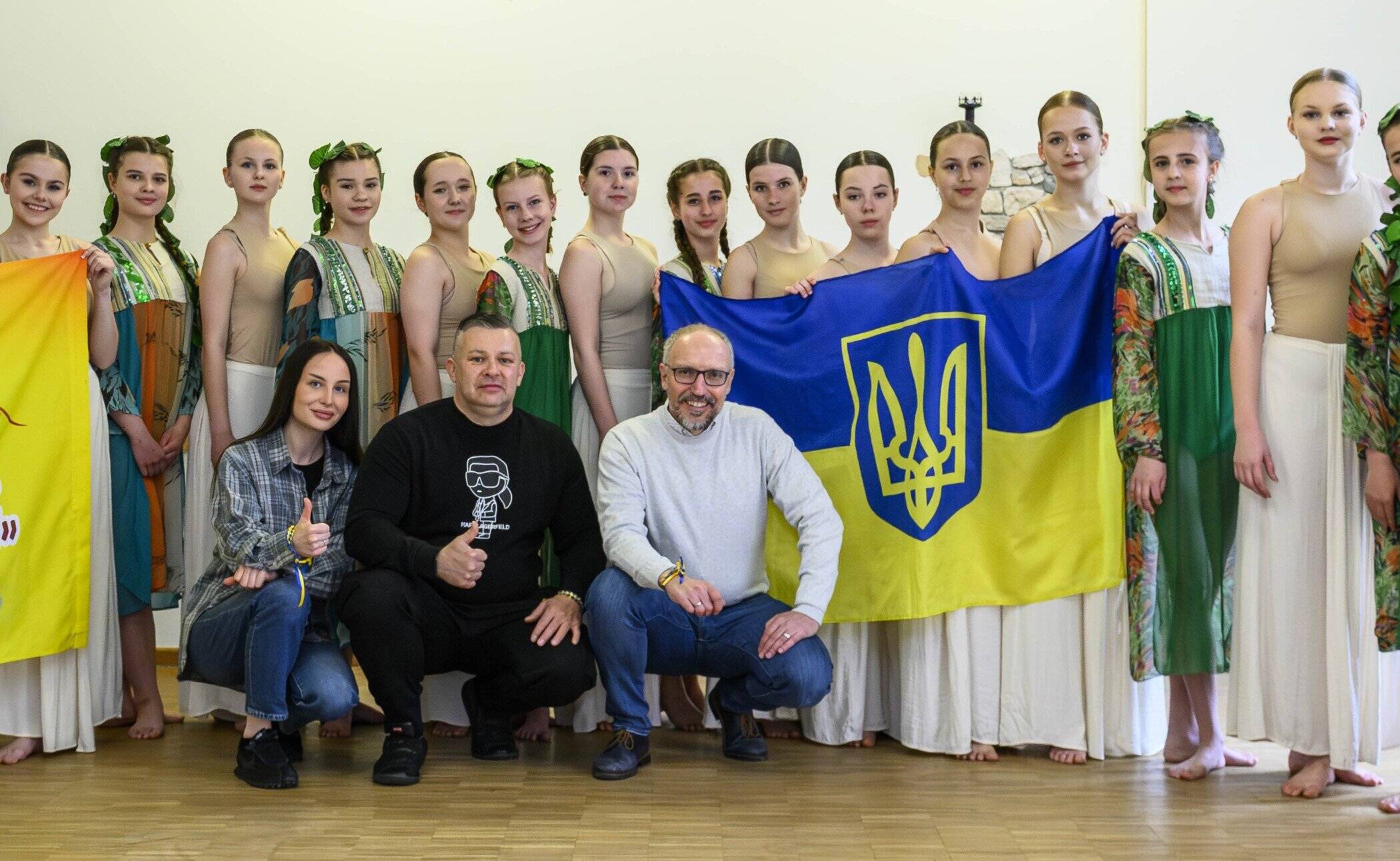 Die ukrainische Jugendgruppe mit ihrer Leiterin