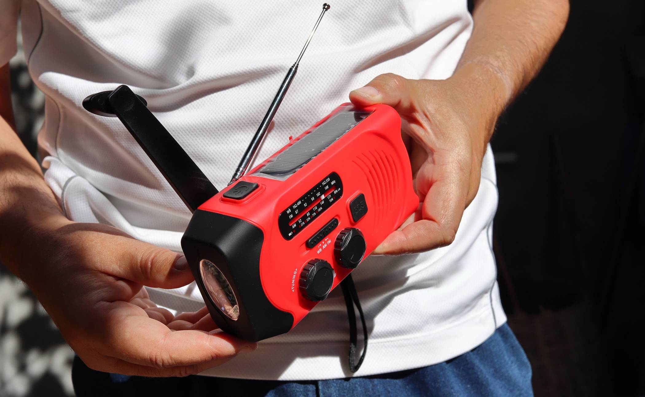  Im Falle eines längeren Stromausfalls in der Fläche kommt dem Radio eine besondere Bedeutung zu. 