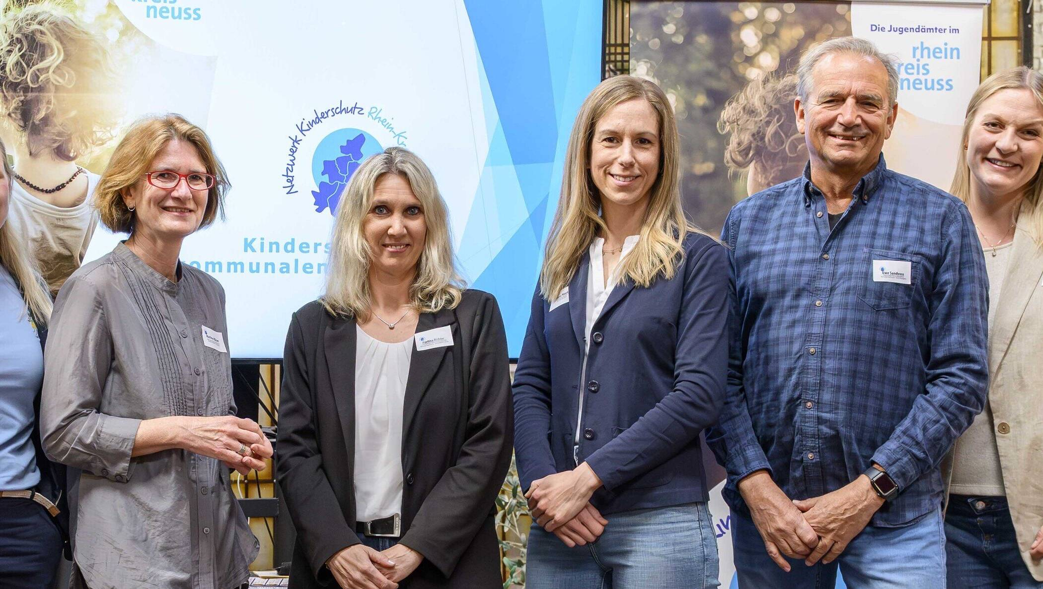 Sie vertraten die Jugendämter der Kommunen (von links): Alexandra Bertho (Rhein-Kreis), Mona Ohlenforst (Neuss), Charlotte Schöner (Meerbusch), Martina Bläser (Kaarst), Martina Richter (Grevenbroich), Alessa Maukel (Grevenbroich), Uwe Sandvoss (Dormagen) und Maike Dauber (Rhein-Kreis). Nicht dabei waren Diana Friedrichs (Kaarst) und Anna Kempen (Neuss).