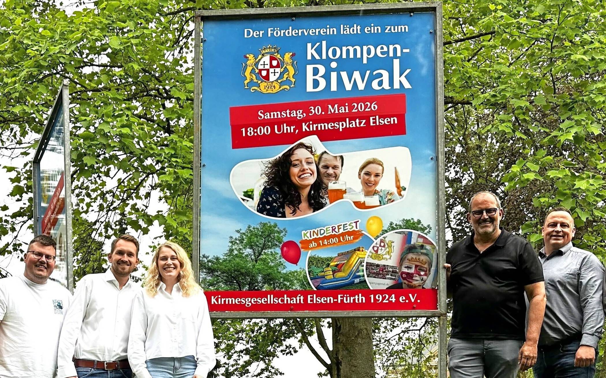 Plakat-Präsentation mit Vorstand und Förderverein (von