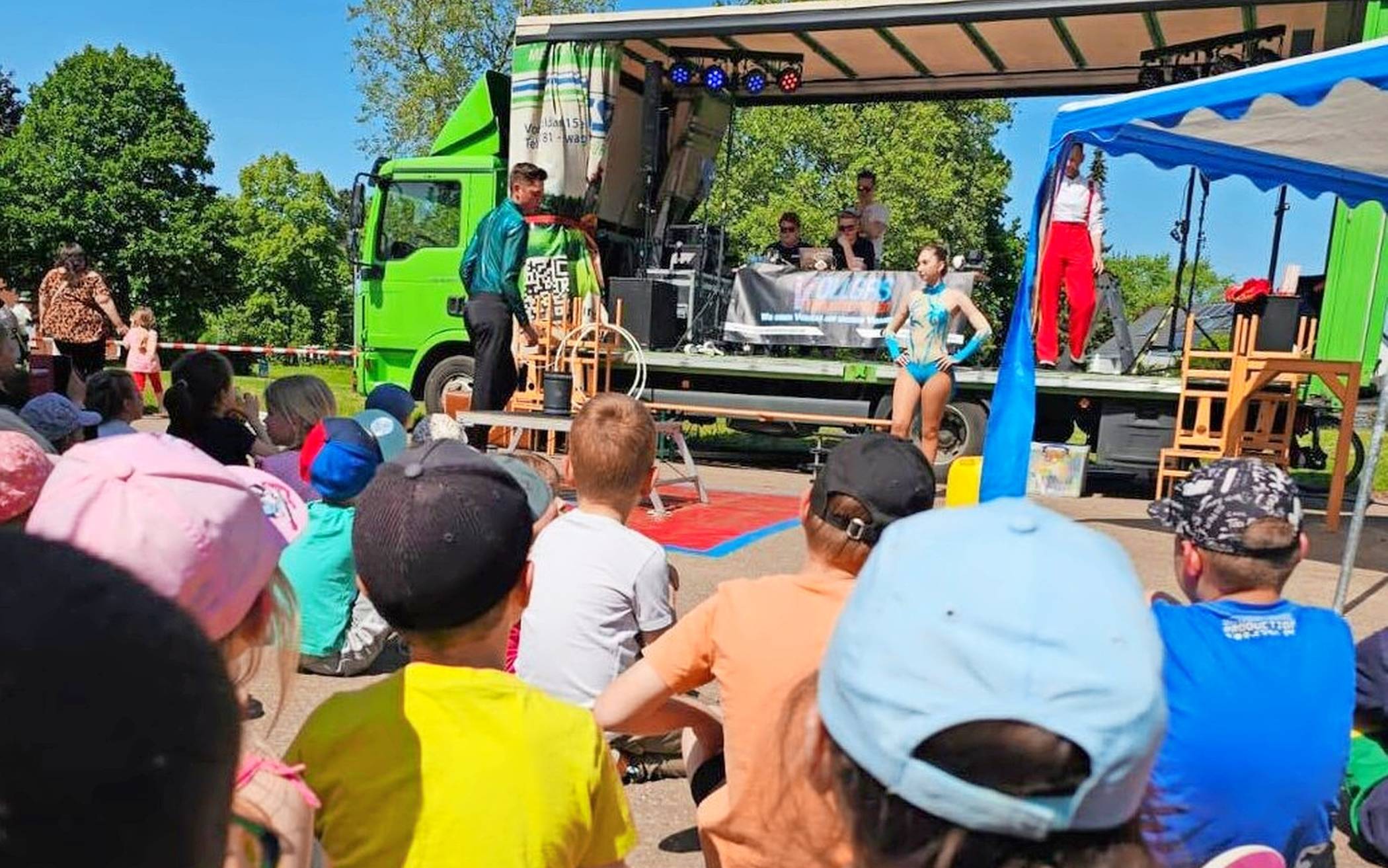  Begeisterte und faszinierte Kids als Gäste der Elsener Kirmesfreunde. 